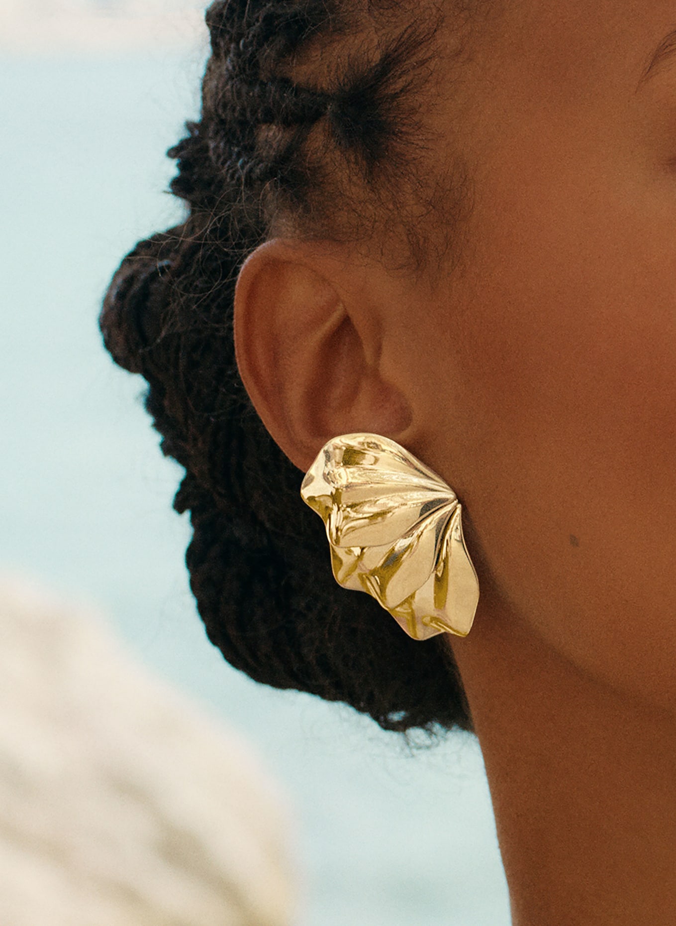 EDBLAD Náušnice PETAL L: ZLATÁ