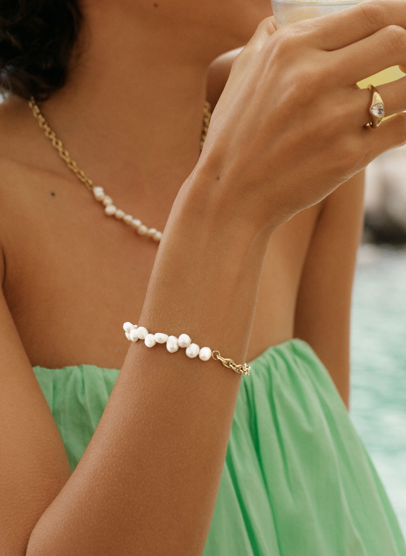 EDBLAD Náramek BREEZE: ZLATÁ / BÍLÁ