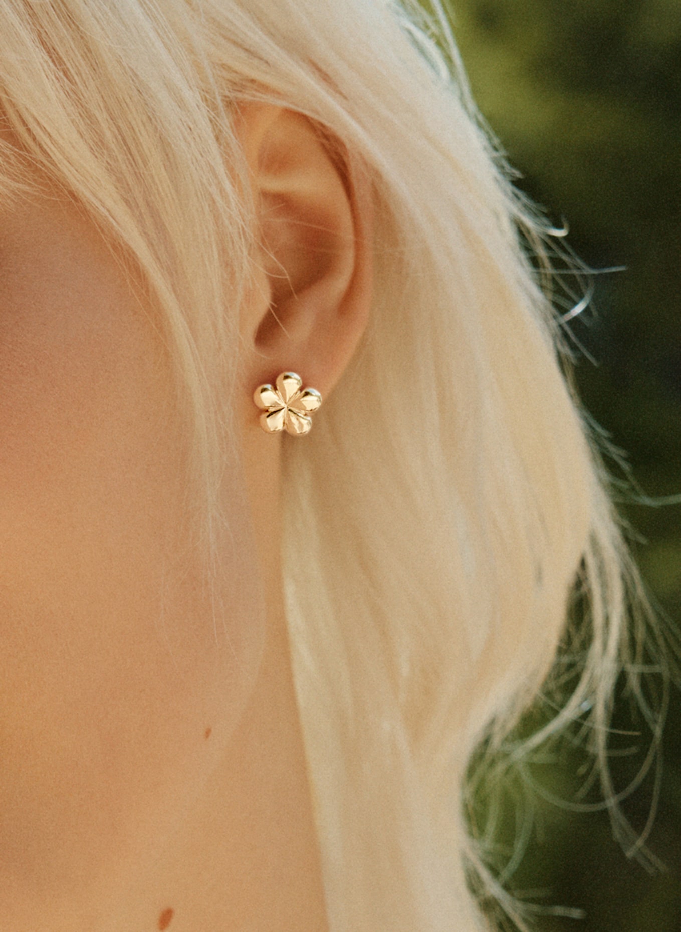 EDBLAD Kolczyki na sztyfcie DAISY: ZŁOTY