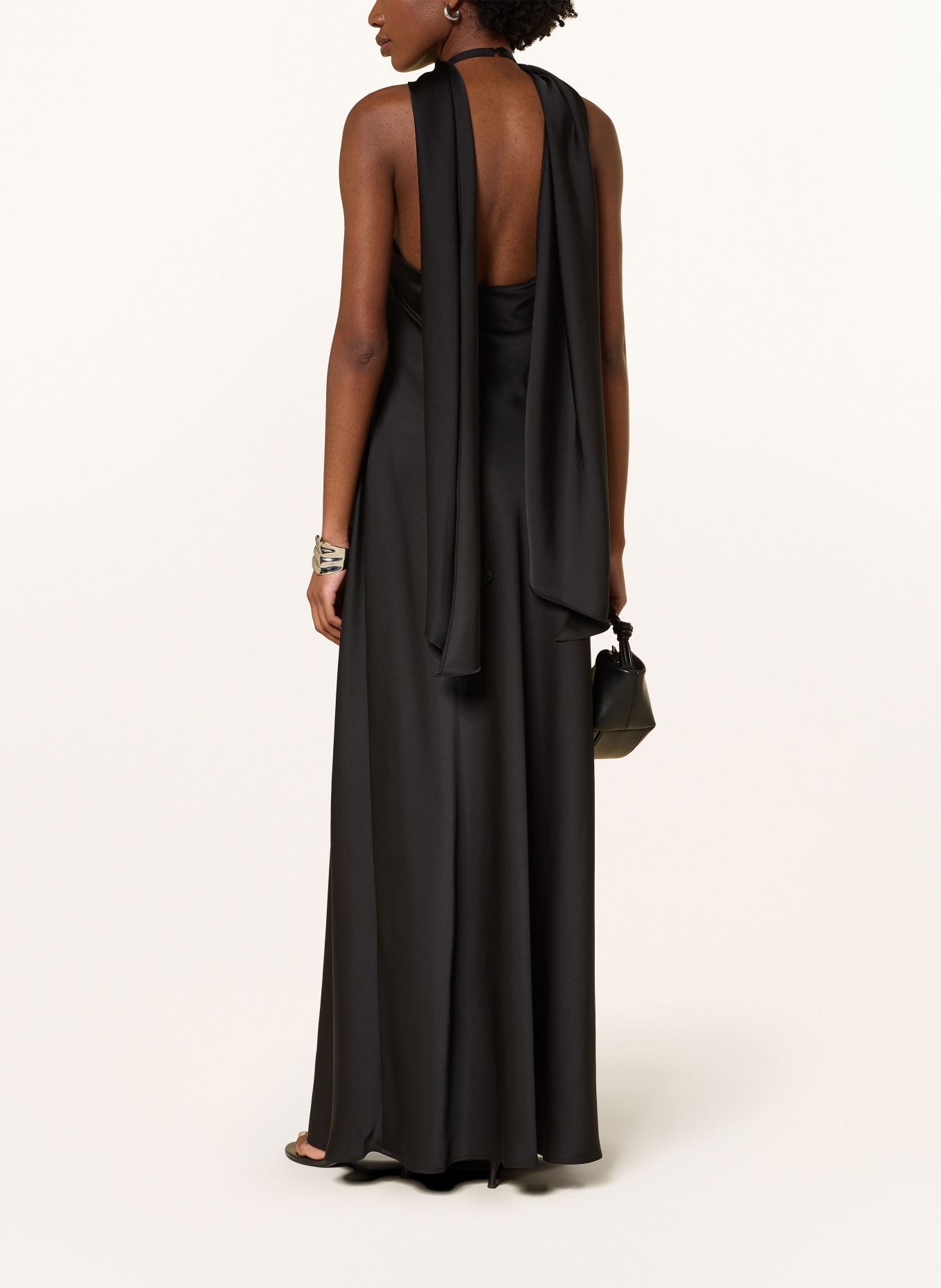 MRS & HUGS saténové šaty: ČERNÁ