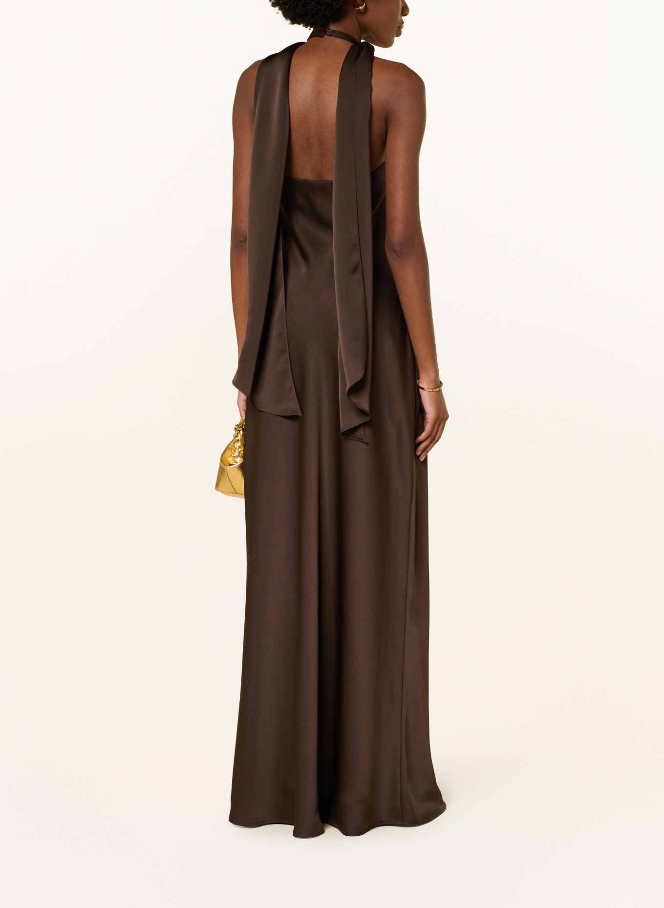 MRS & HUGS saténové šaty: TMAVĚ HNĚDÁ