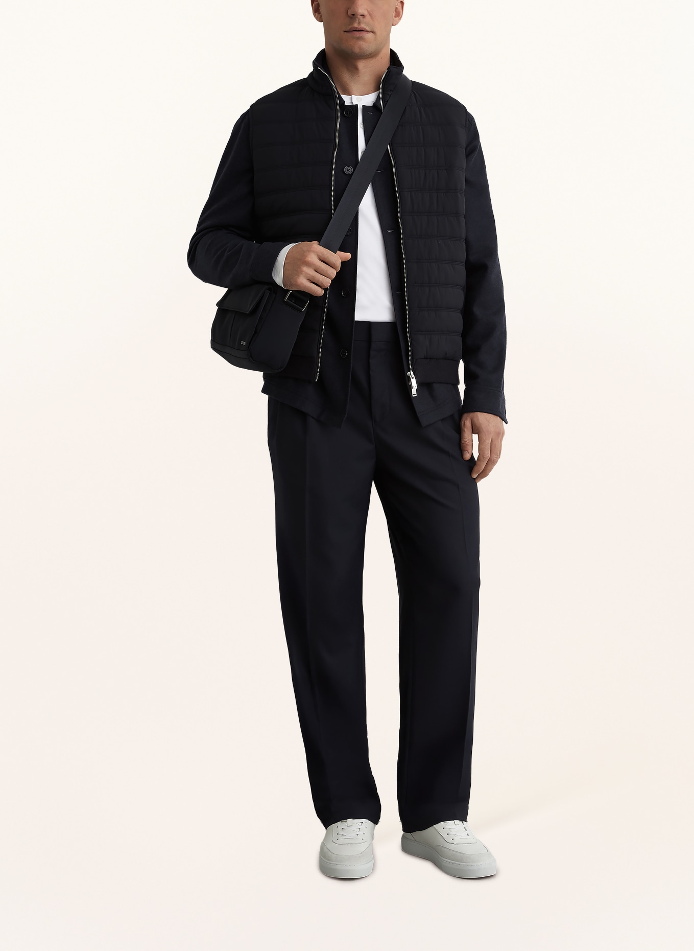 REISS Steppvest NEWFORD in materiaalmix: DONKERBLAUW