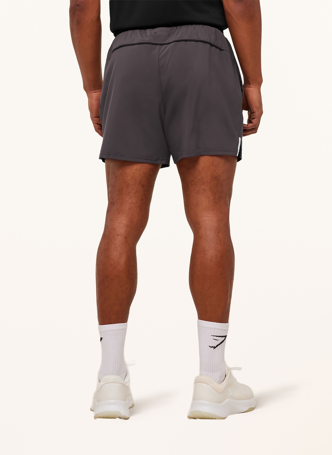 GYMSHARK Trainingsshorts ARRIVAL: DUNKELGRAU