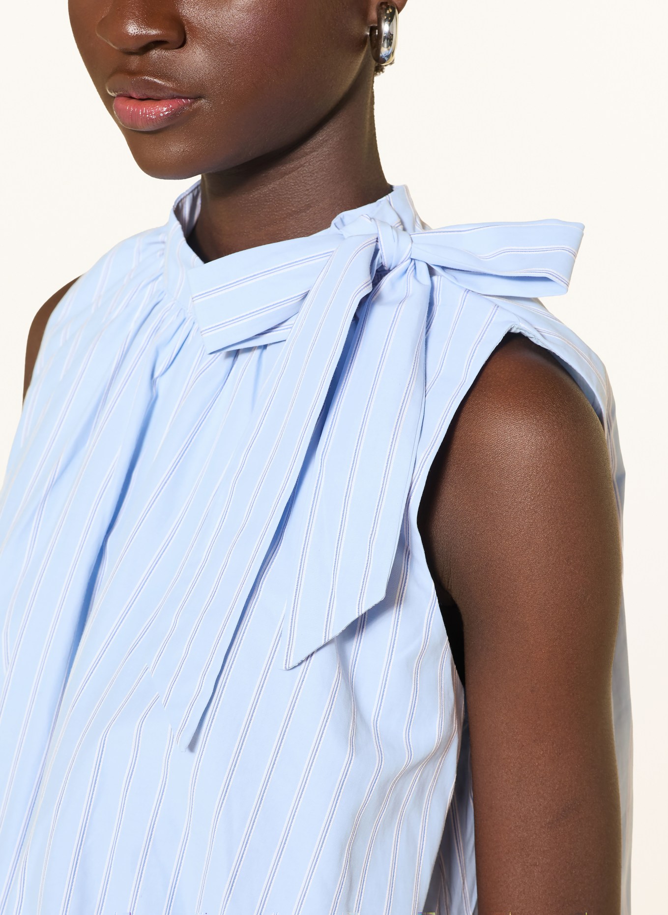 GRACE & MILA Chemisier à col lavallière VANYA: BLEU CLAIR / BLANC