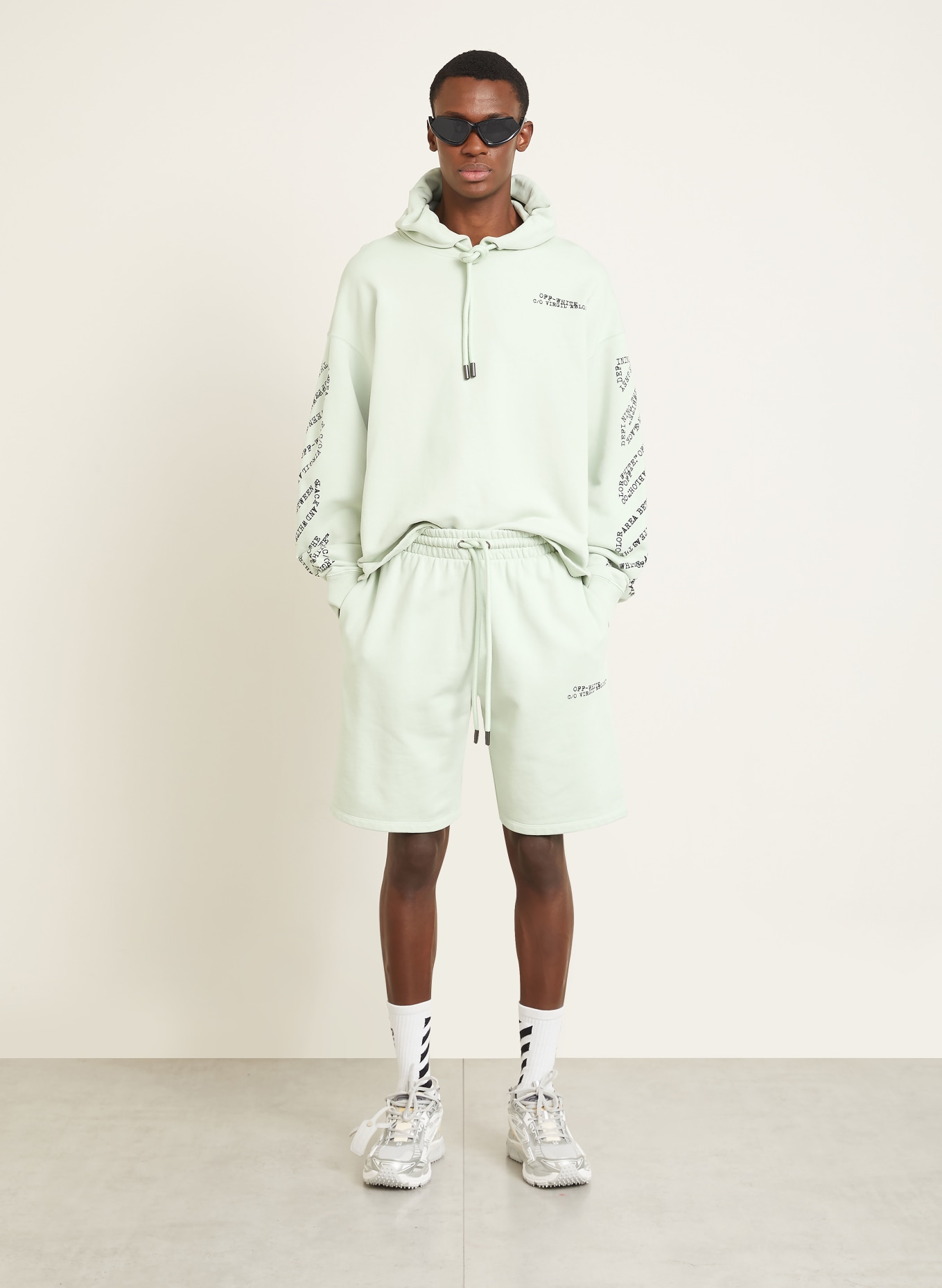Off-White Sweatshorts: MINT / SCHWARZ