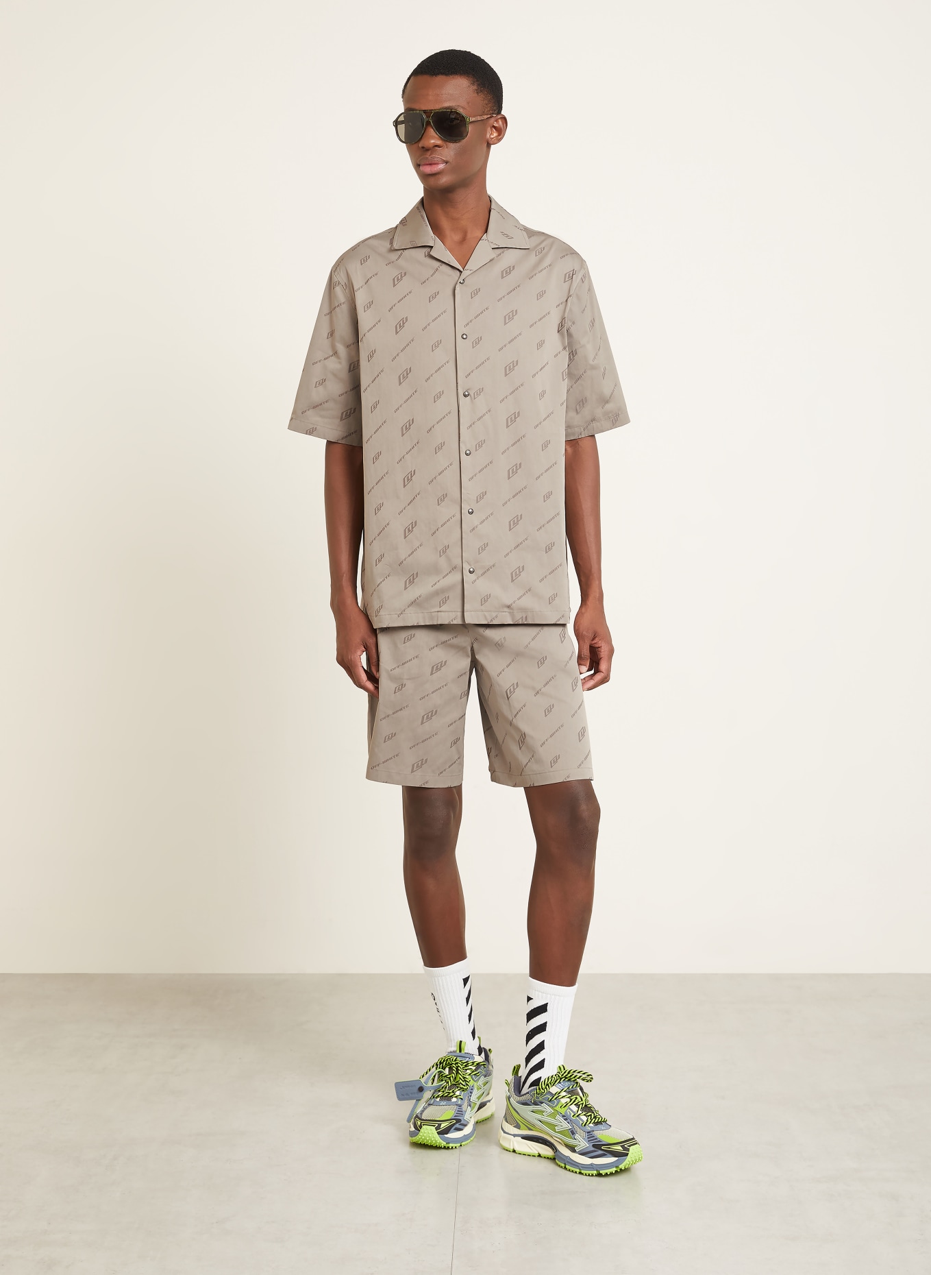 Off-White Resorthemd Comfort Fit: HELLBRAUN / TAUPE