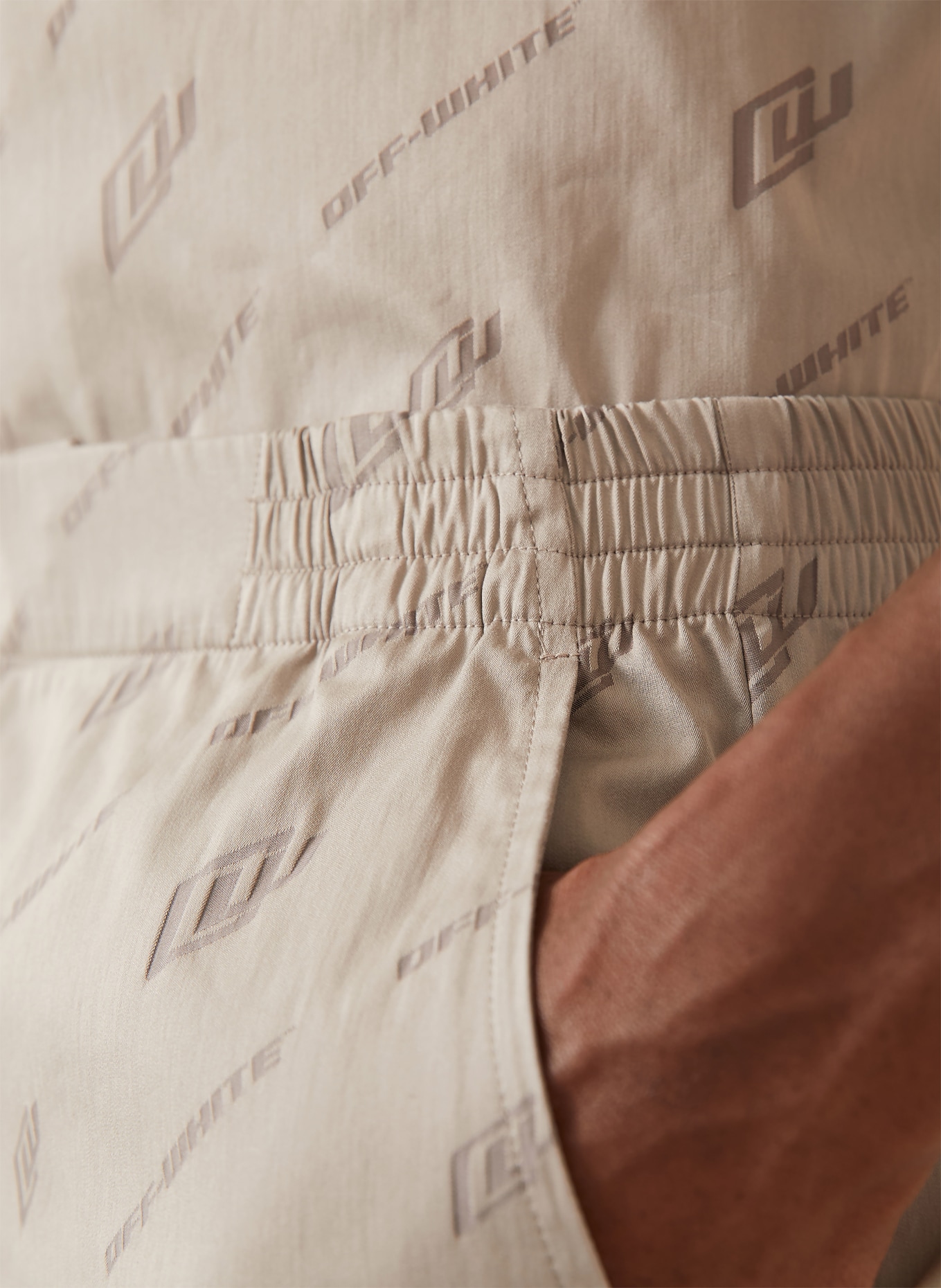 Off-White Shorts: GRAU / DUNKELGRAU