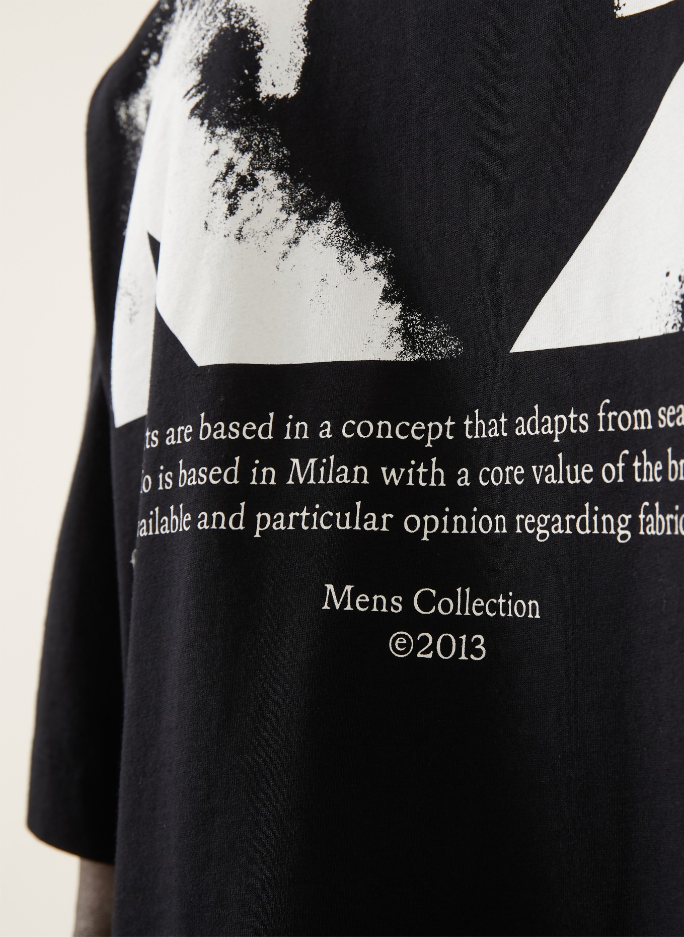 Off-White T-shirt: ZWART / WIT