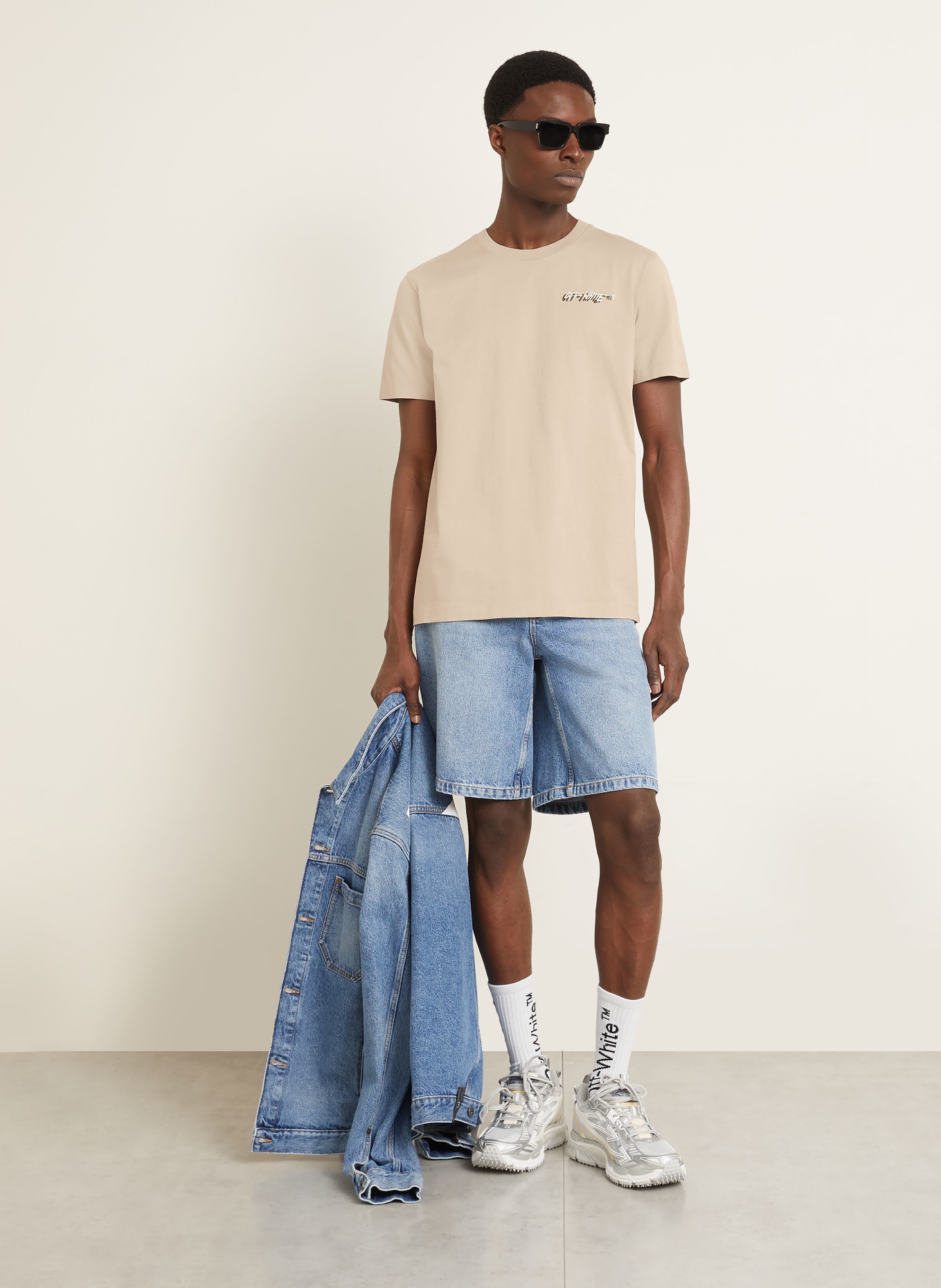 Off-White T-shirt: LICHTBRUIN