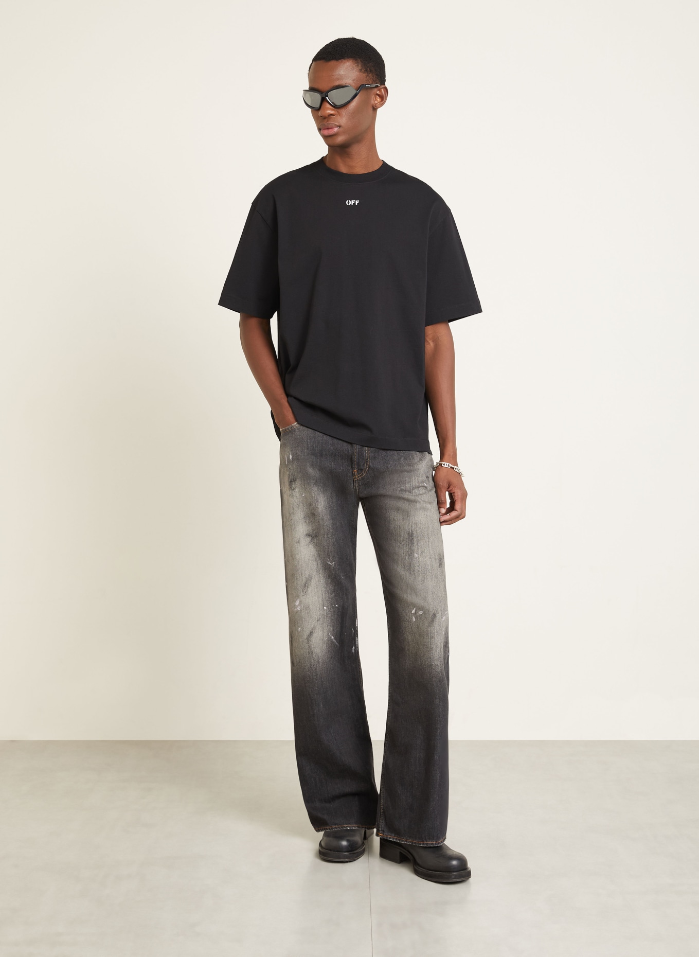 Off-White T-Shirt: SCHWARZ / HELLGRAU