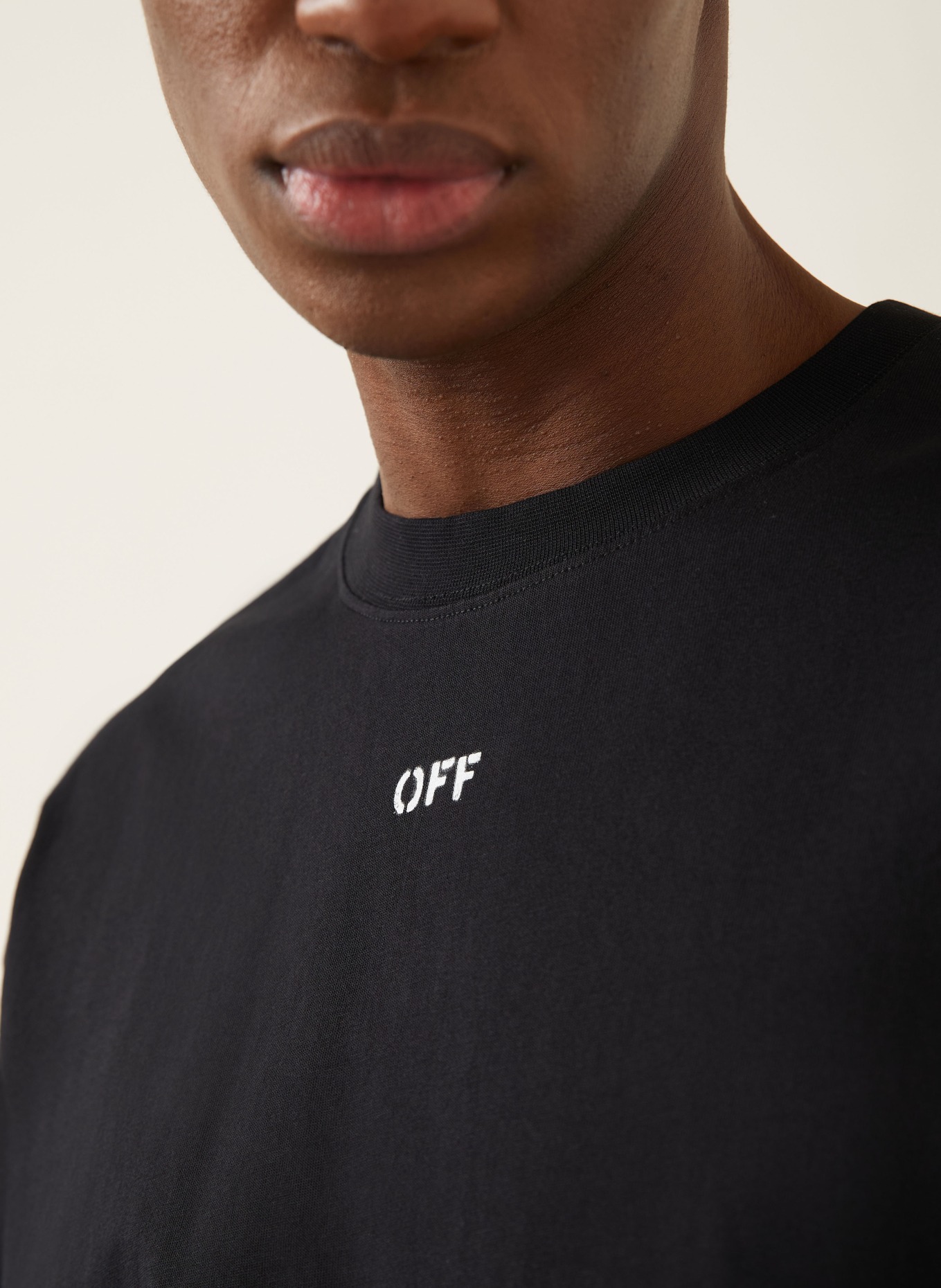 Off-White T-Shirt: SCHWARZ / HELLGRAU