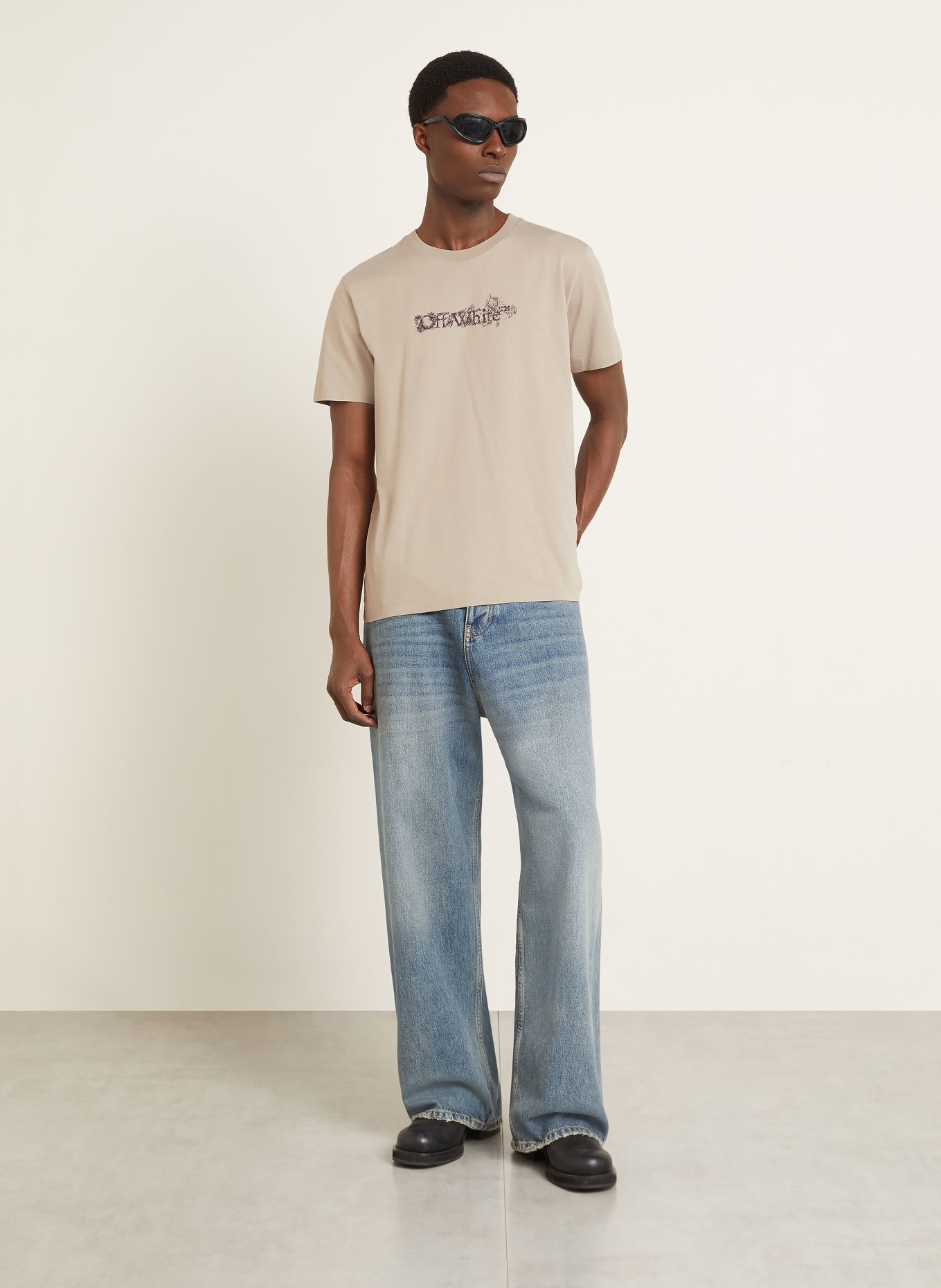 Off-White T-shirt: LICHTBRUIN