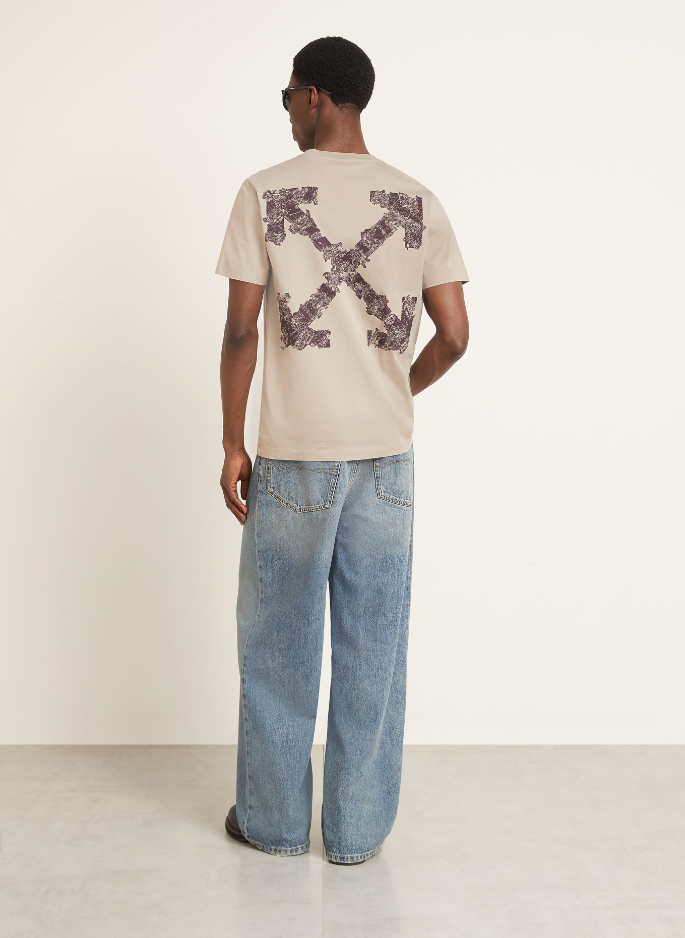 Off-White T-shirt: LICHTBRUIN