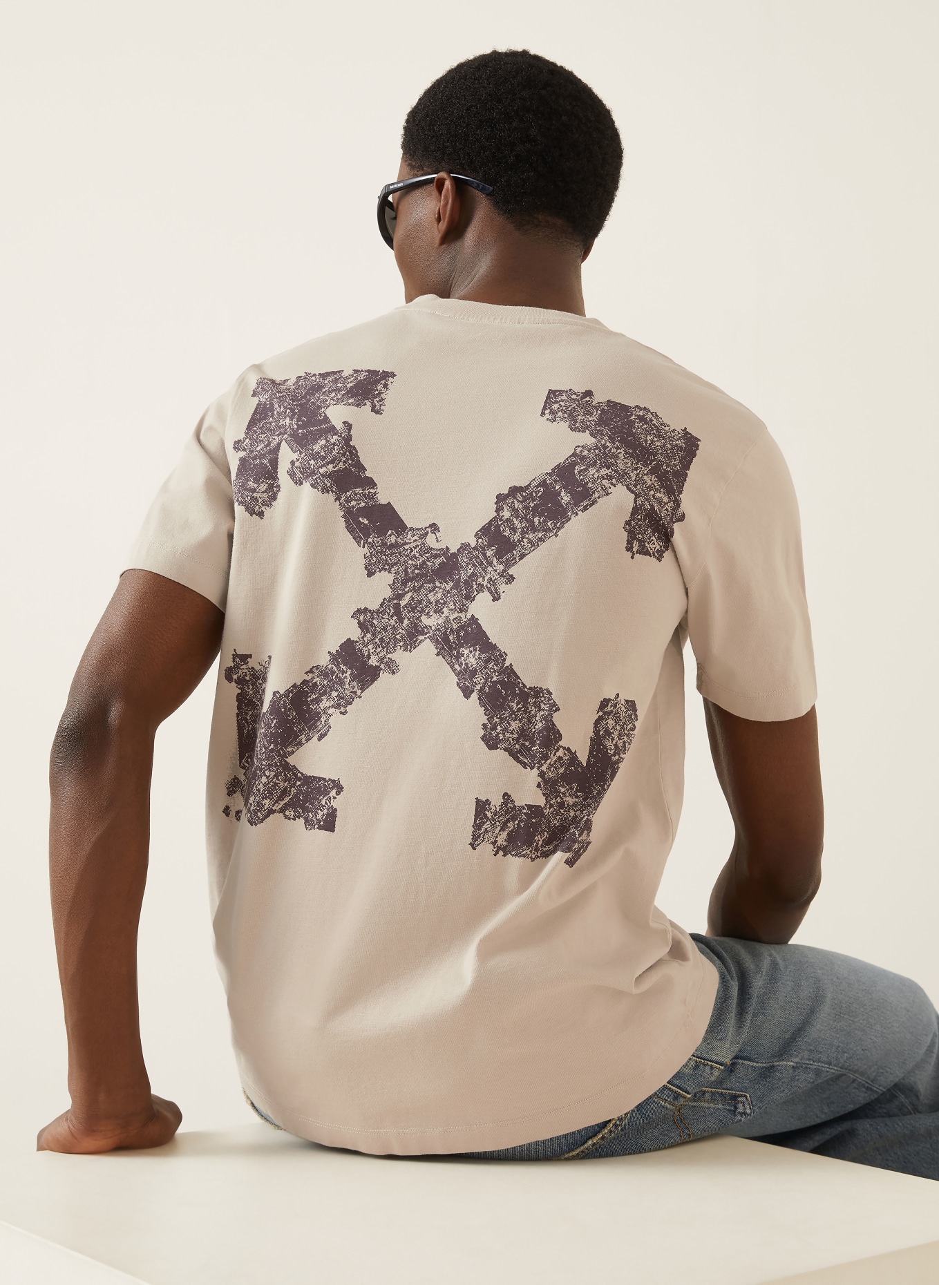 Off-White T-shirt: LICHTBRUIN