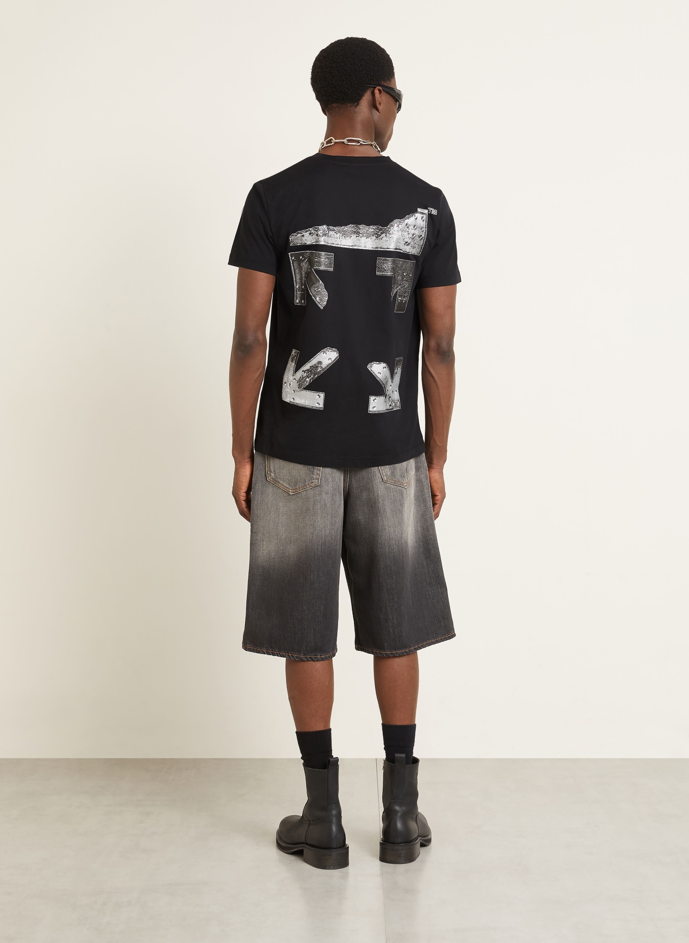 Off-White T-Shirt: SCHWARZ / GRAU
