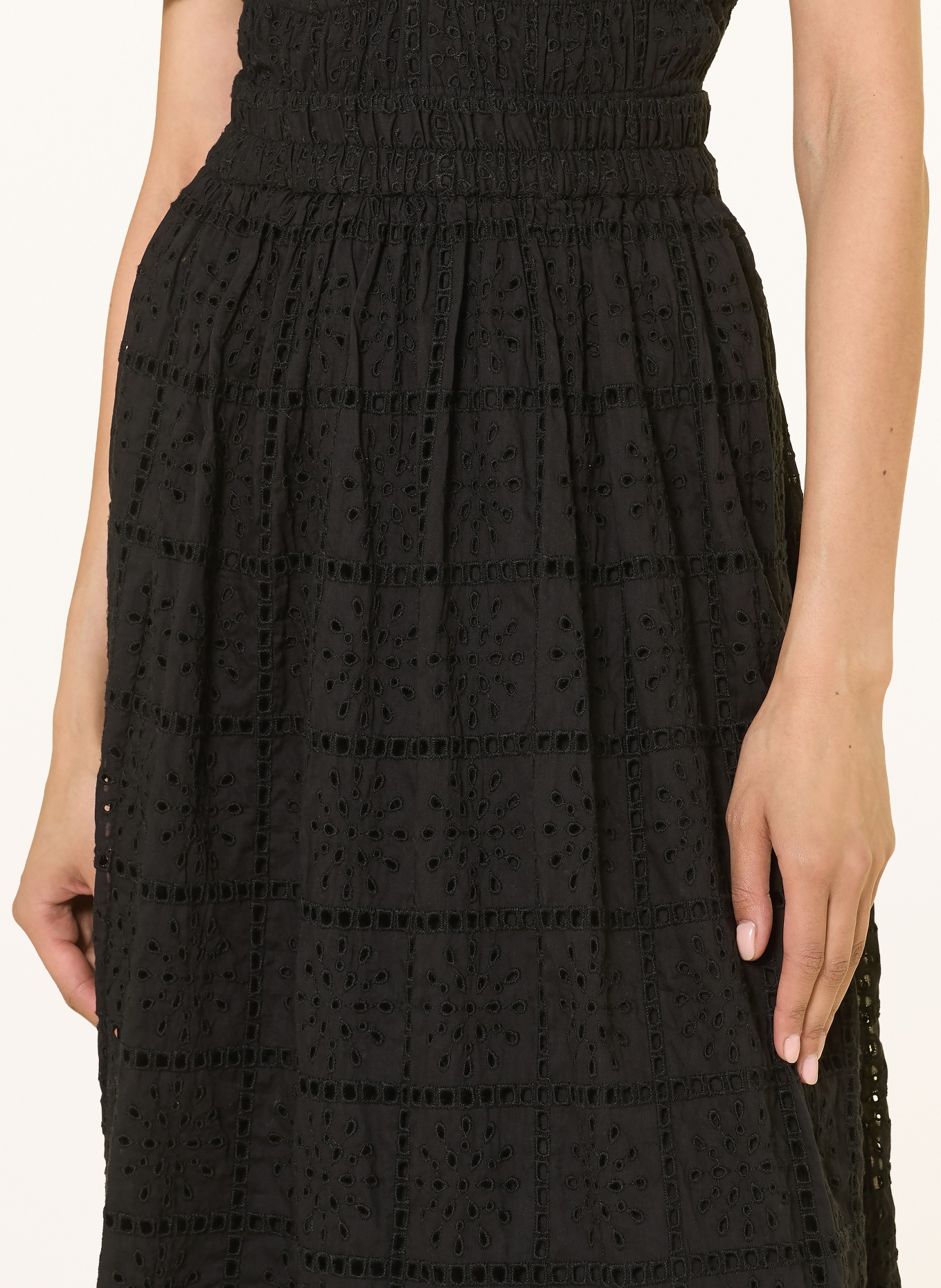 Rails Rock van kant met gaatjes: ZWART