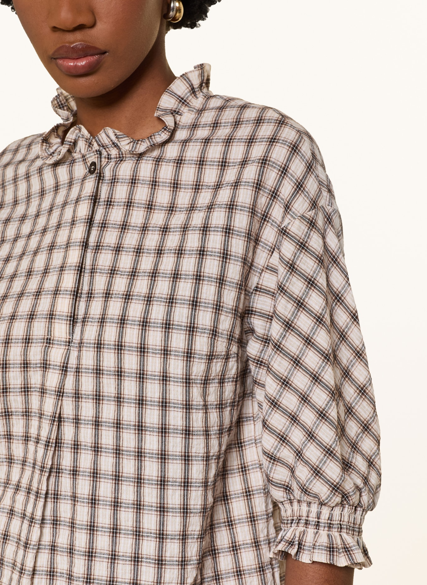 BAUM UND PFERDGARTEN Blusenshirt MARGIT aus Musselin mit 3/4-Arm: DUNKELBRAUN / BEIGE / SCHWARZ