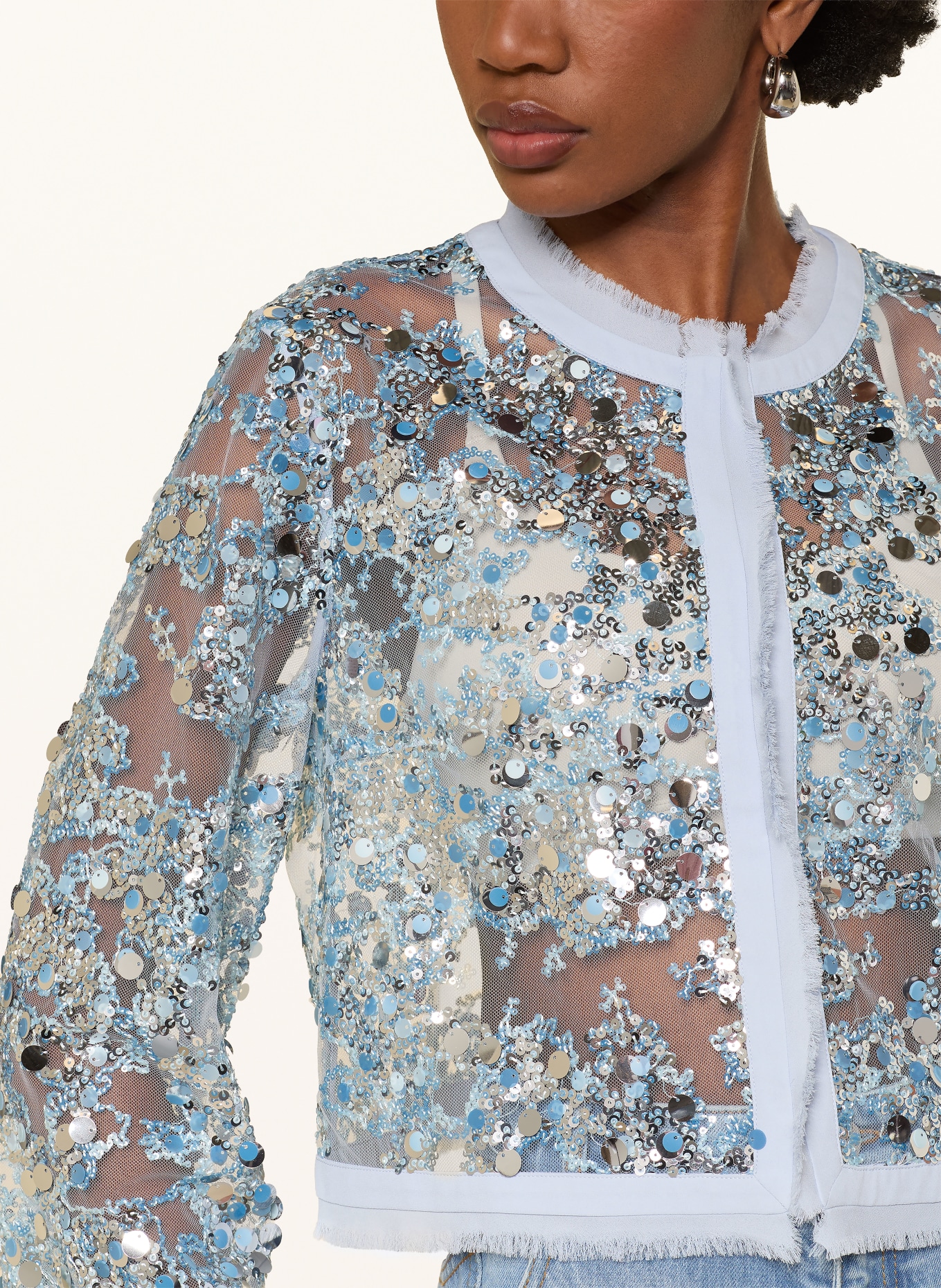 BAUM UND PFERDGARTEN Mesh-Jacke BETHINA mit Pailletten: HELLBLAU / SILBER