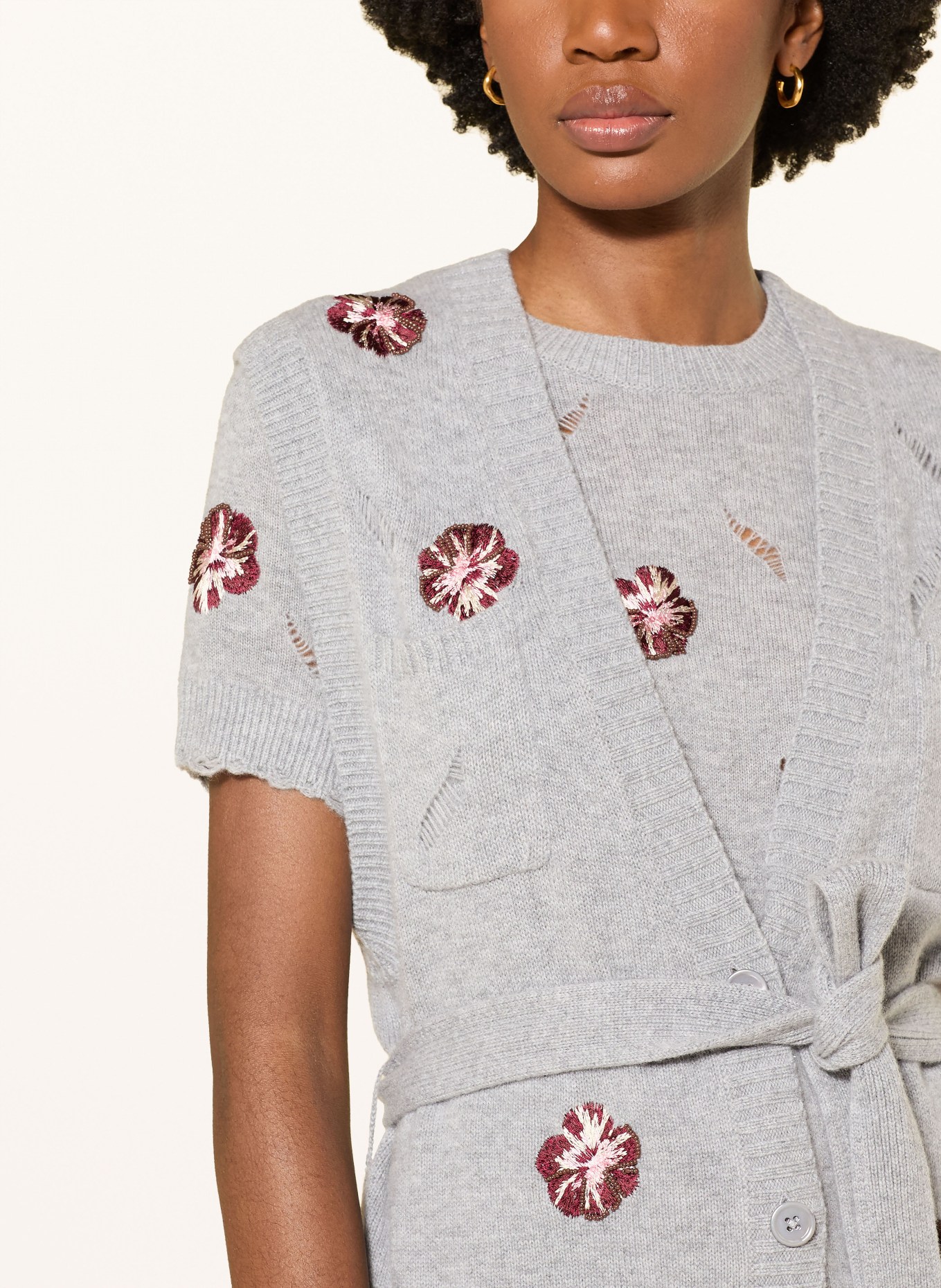 DOROTHEE SCHUMACHER Pletená vesta BLOOMING STATEMENTS s kašmírem: ŠEDÁ / RŮŽOVÁ / TMAVĚ ČERVENÁ