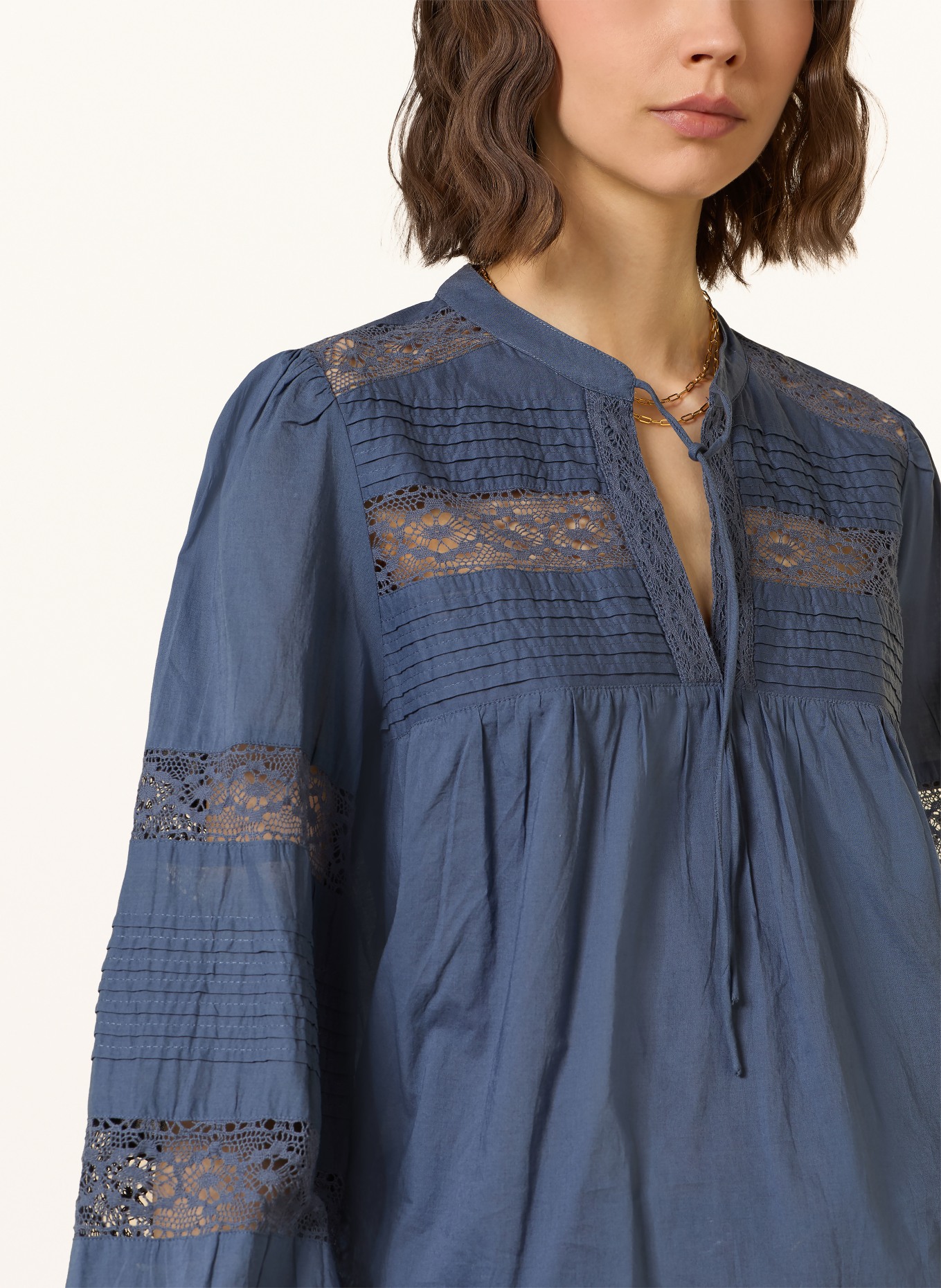 ba&sh Blusenshirt NAMI mit Spitze: BLAU