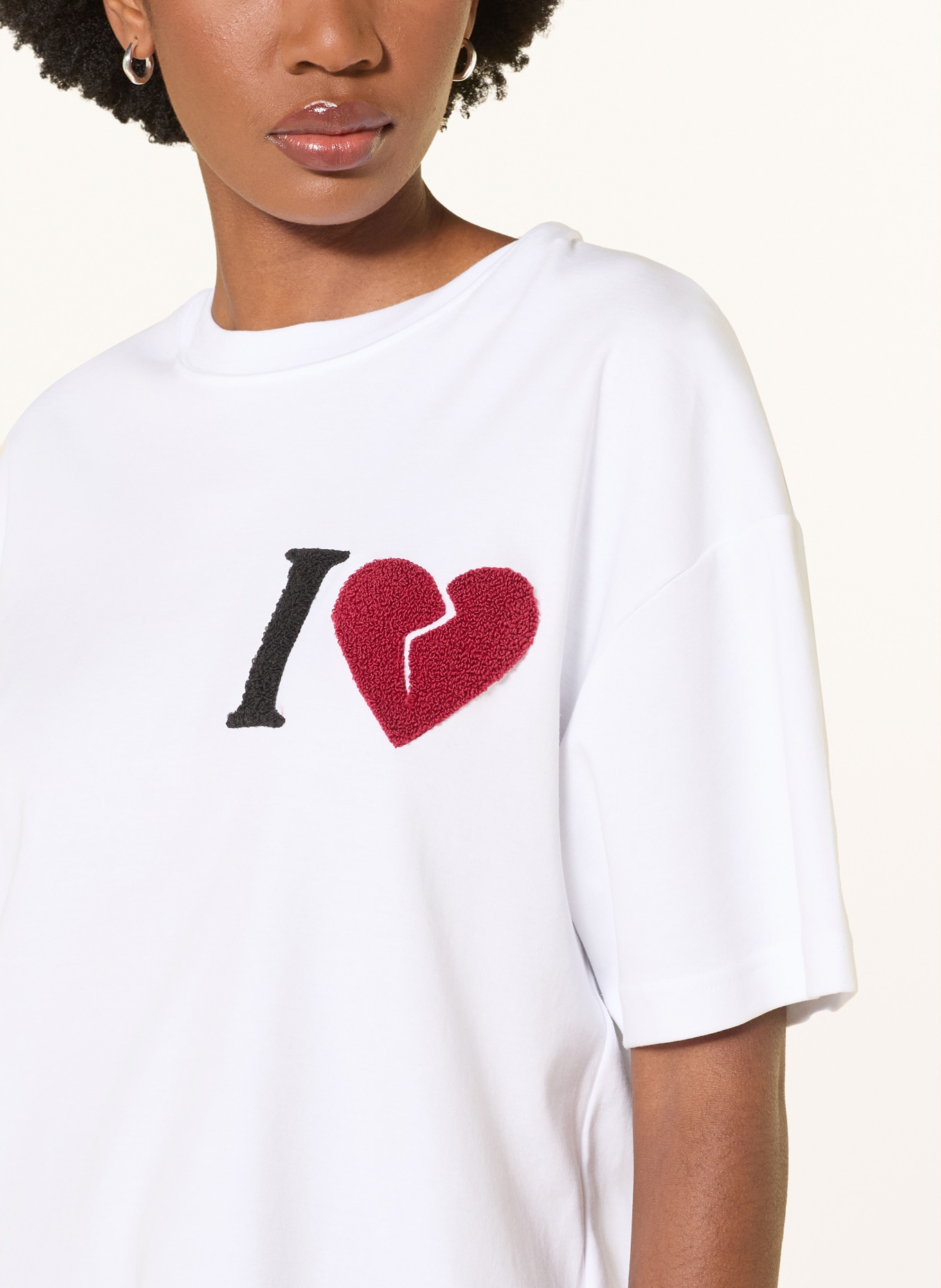 ALLSAINTS Tričko HEART ETTA: BÍLÁ / TMAVĚ ČERVENÁ / ČERNÁ