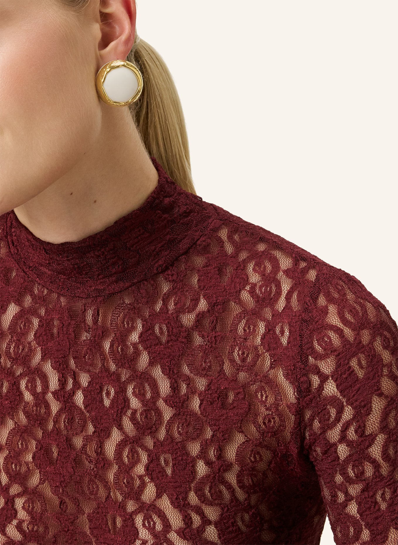 VANESSA BARONI Ohrclips: GOLD / WEISS