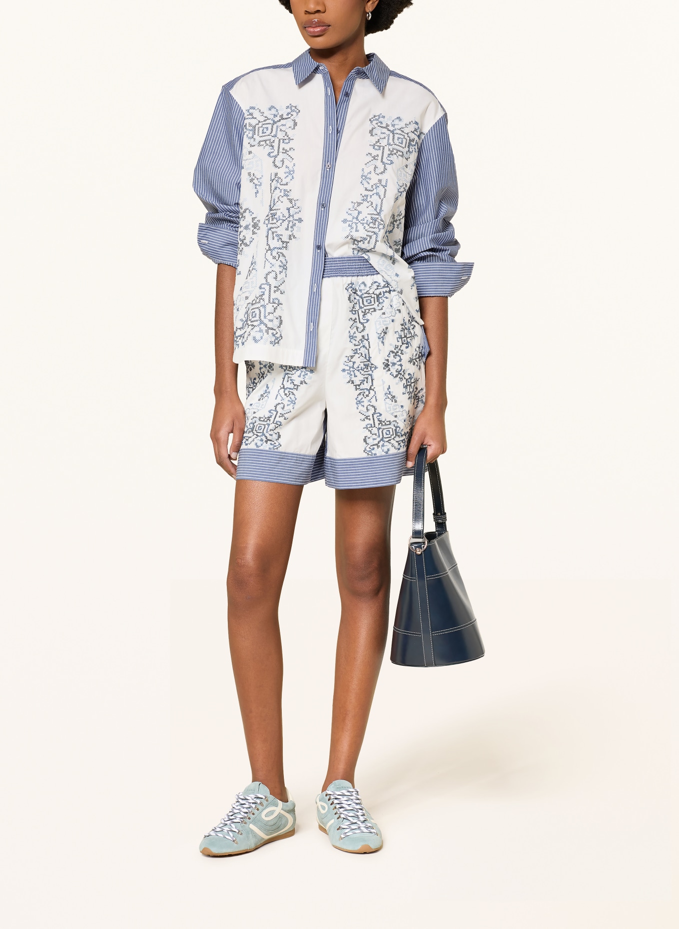 CLAUDIE PIERLOT Shorts: HELLBLAU / WEISS / SCHWARZ