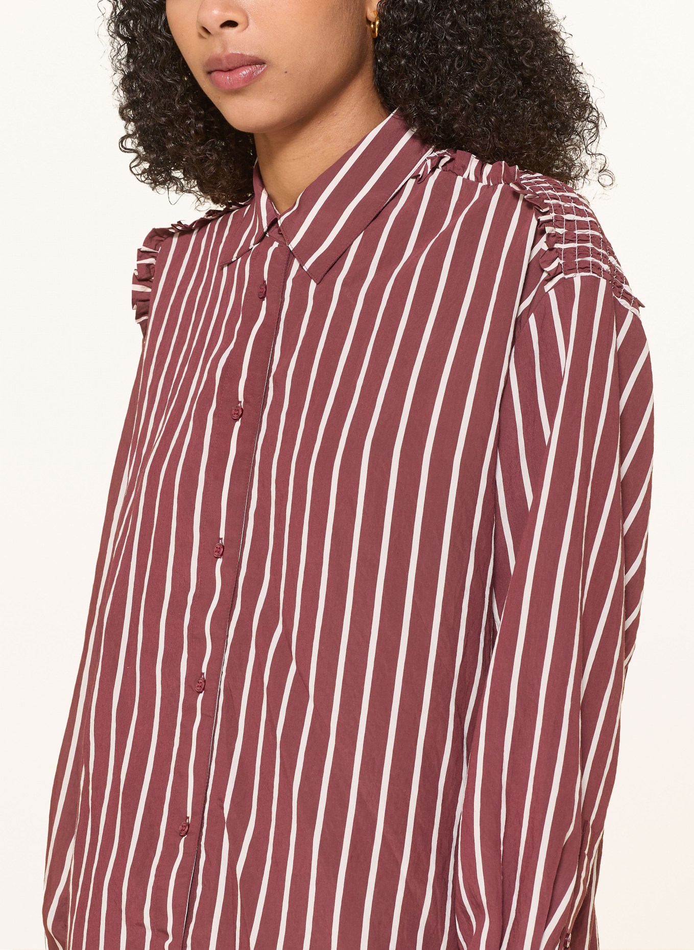 CLAUDIE PIERLOT Hemdbluse mit Rüschen: DUNKELROT / WEISS