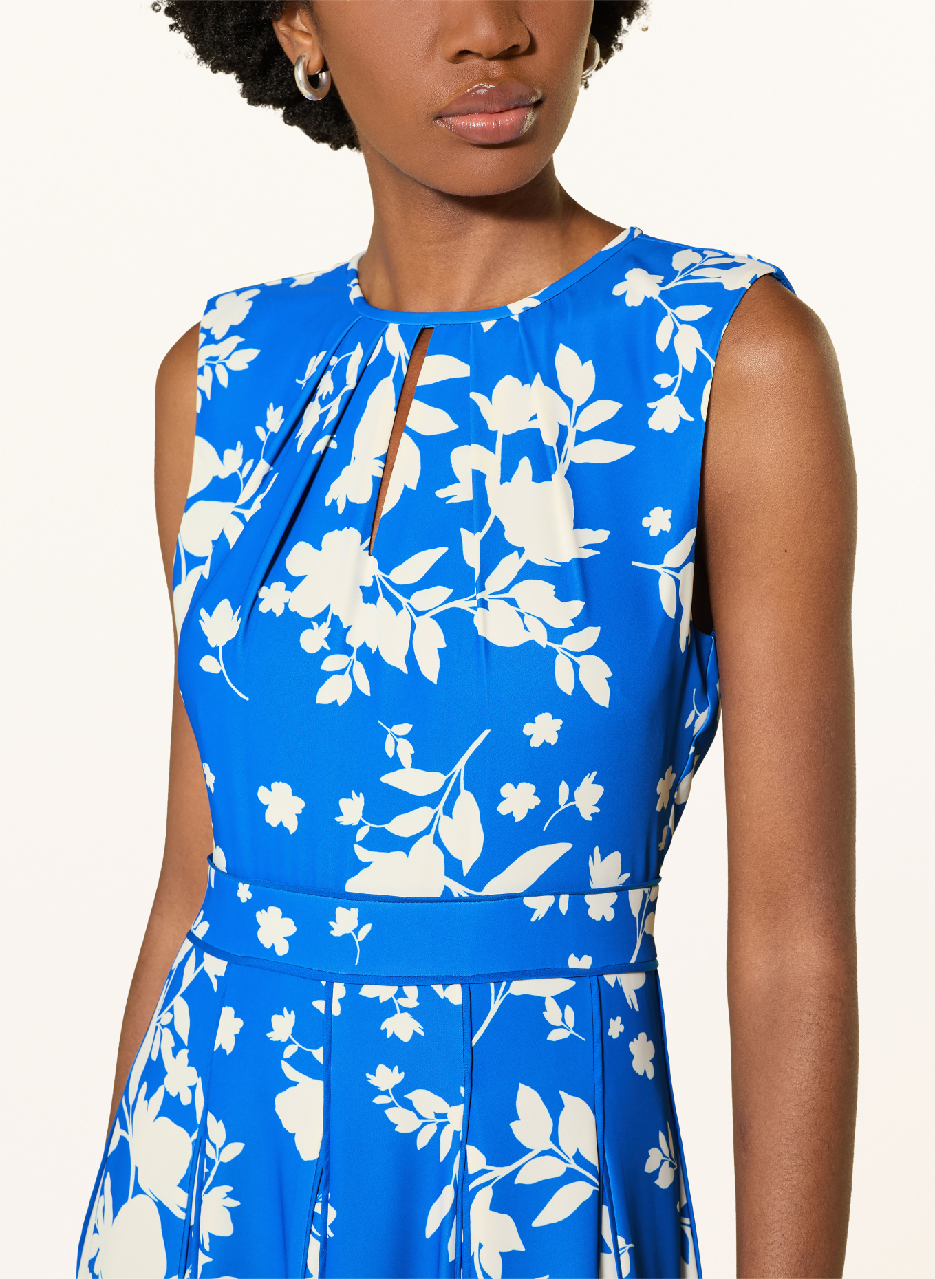 HOBBS Satinkleid ANGELICA: BLAU / WEISS