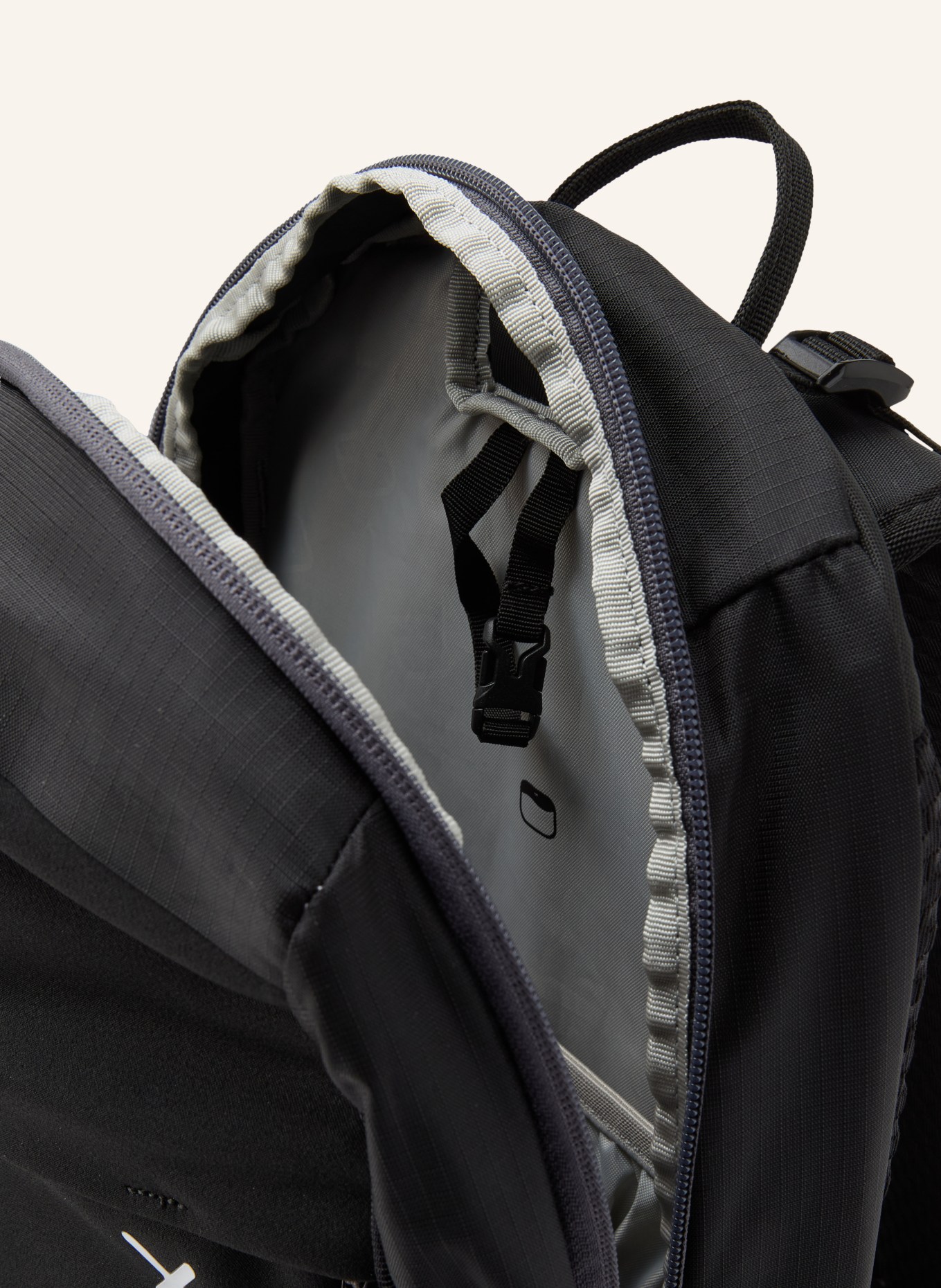 ORTOVOX Rugzak TRAVERSE 18 S 18 l: ZWART / WIT