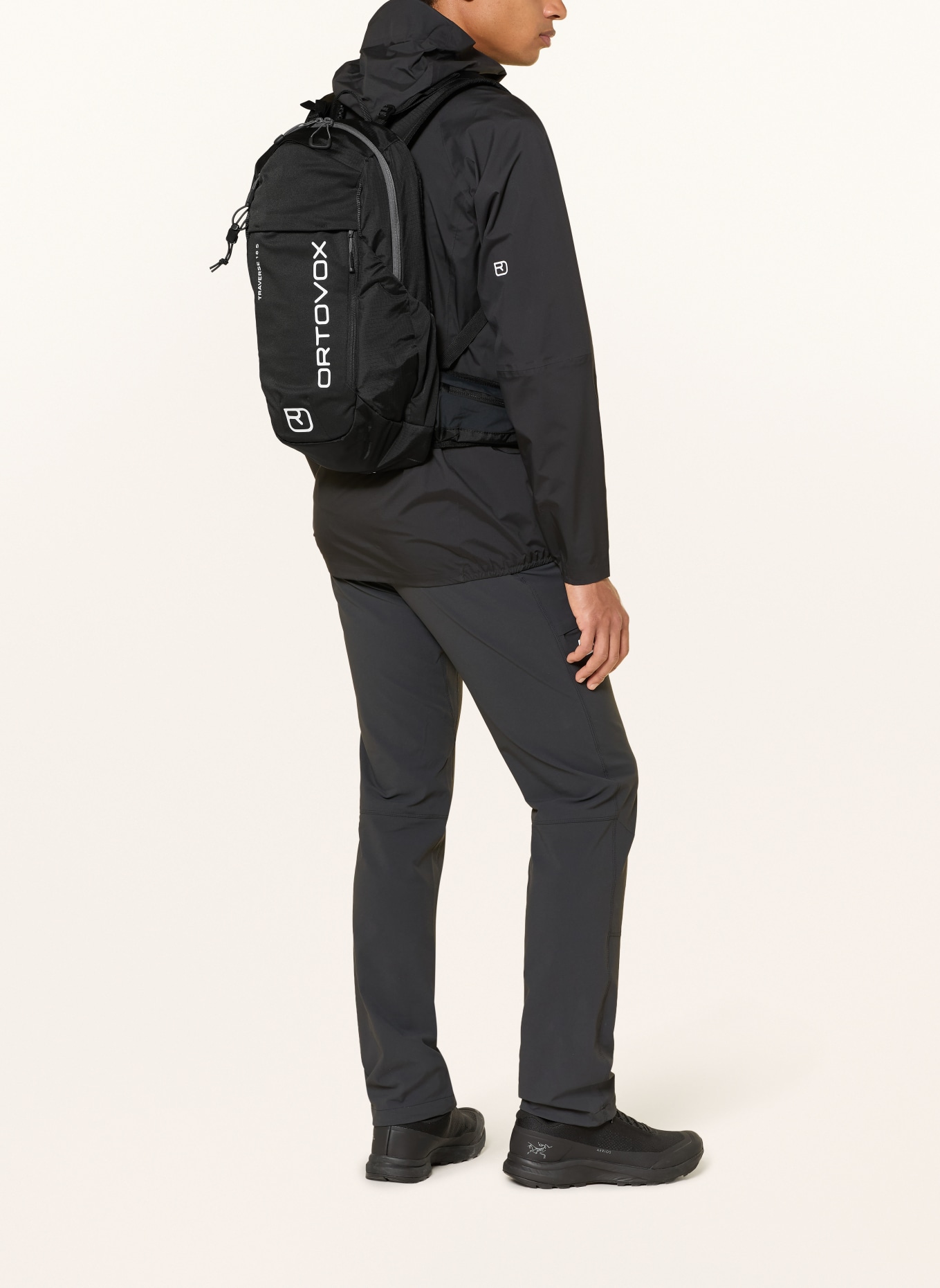 ORTOVOX Rugzak TRAVERSE 18 S 18 l: ZWART / WIT