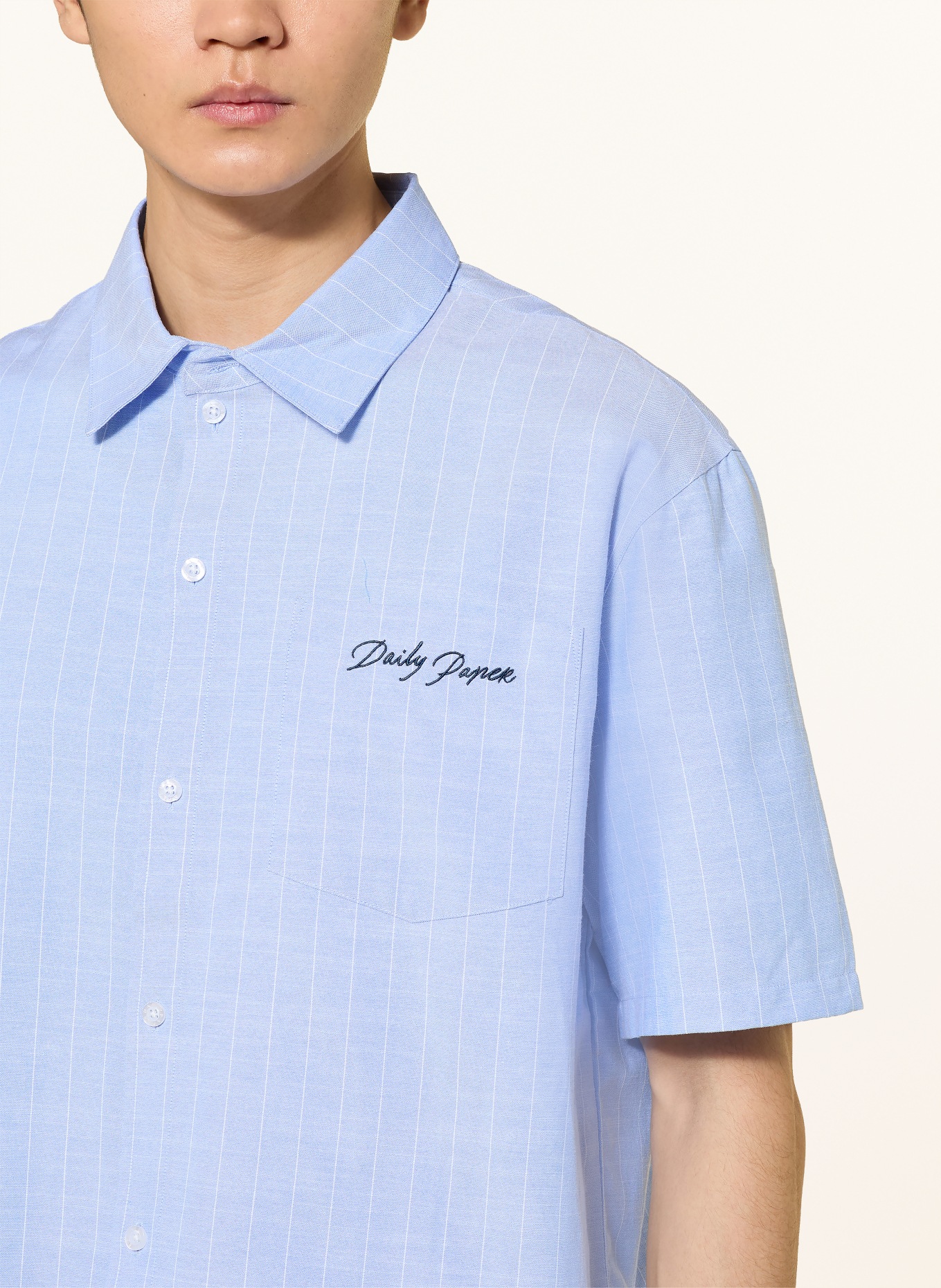 DAILY PAPER Koszula z krótkim rękawem SCRIPT Boxy Fit: JASNONIEBIESKI / BIAŁY