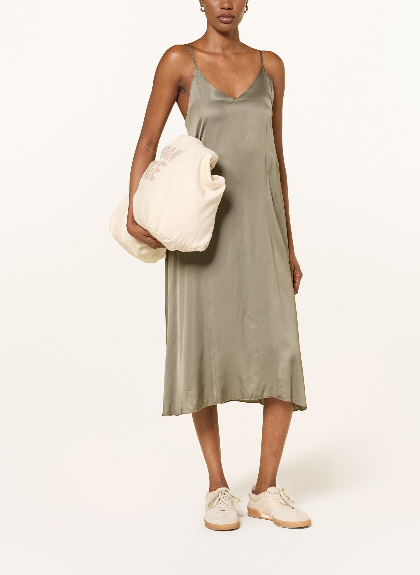 American Vintage Satijnen jurk BOVALOW: KAKI