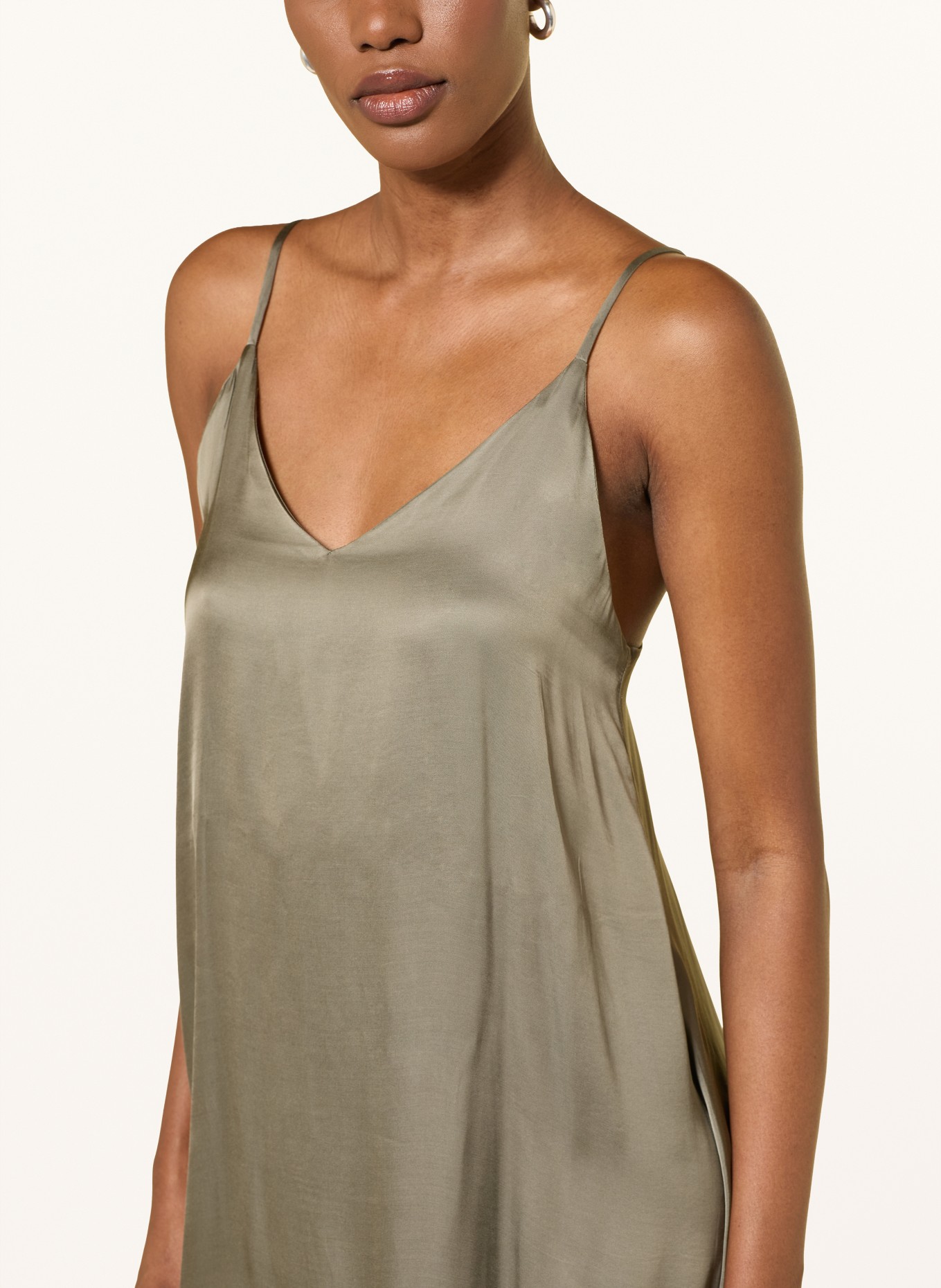 American Vintage Satijnen jurk BOVALOW: KAKI