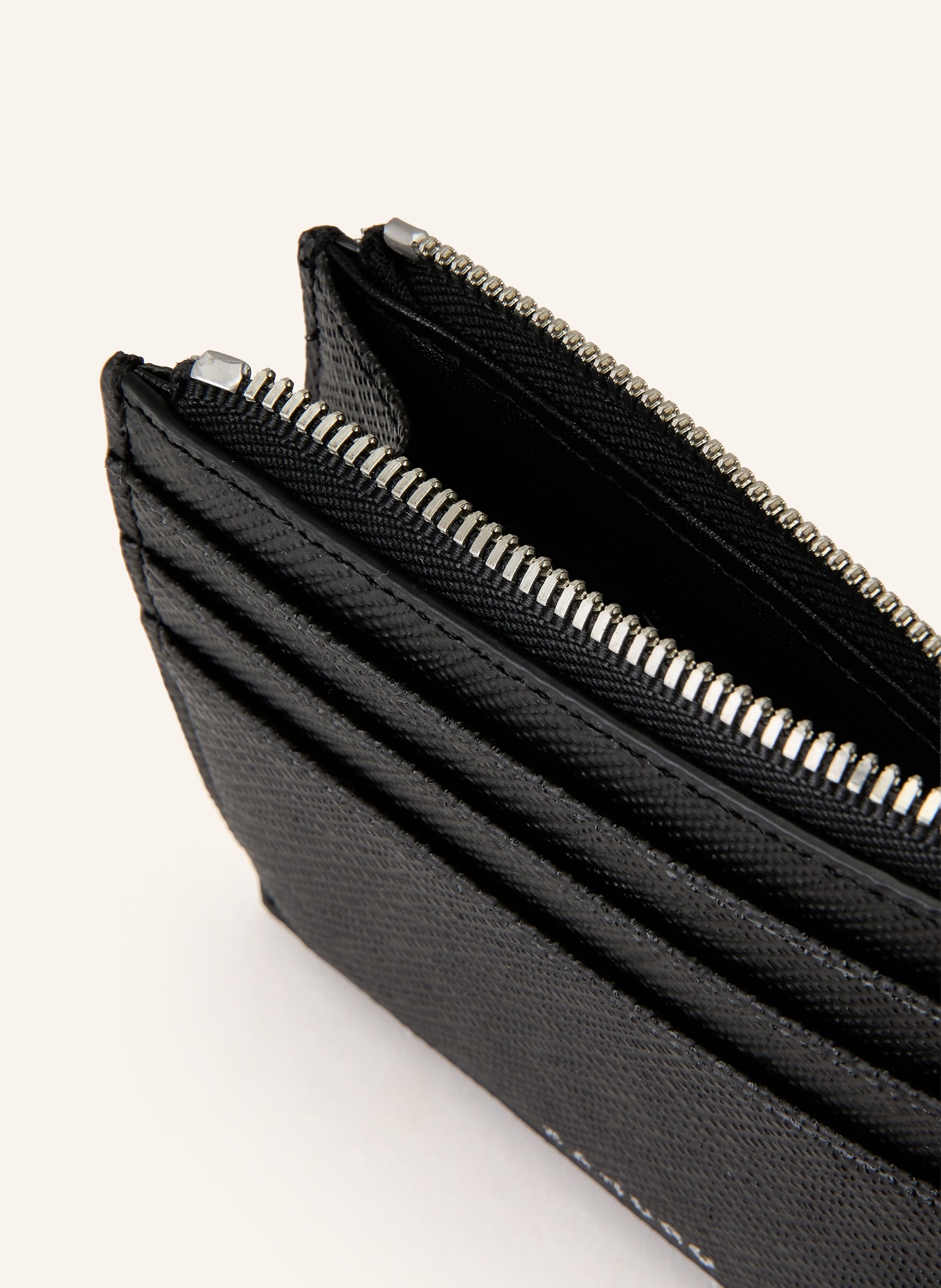 SANDRO Saffiano-Kartenetui: SCHWARZ / SILBER