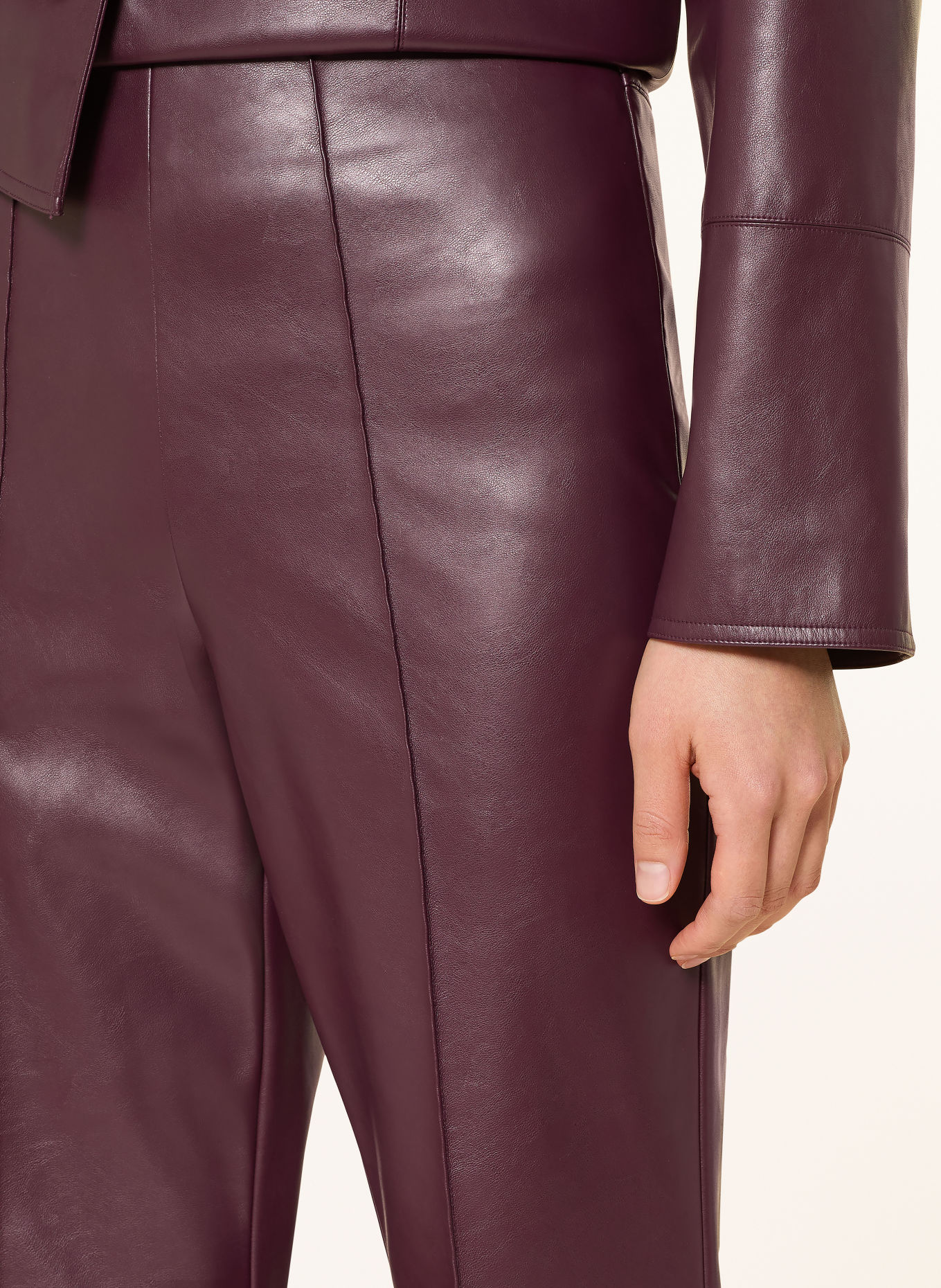 MARC AUREL Bootcut-Hose in Lederoptik: DUNKELLILA
