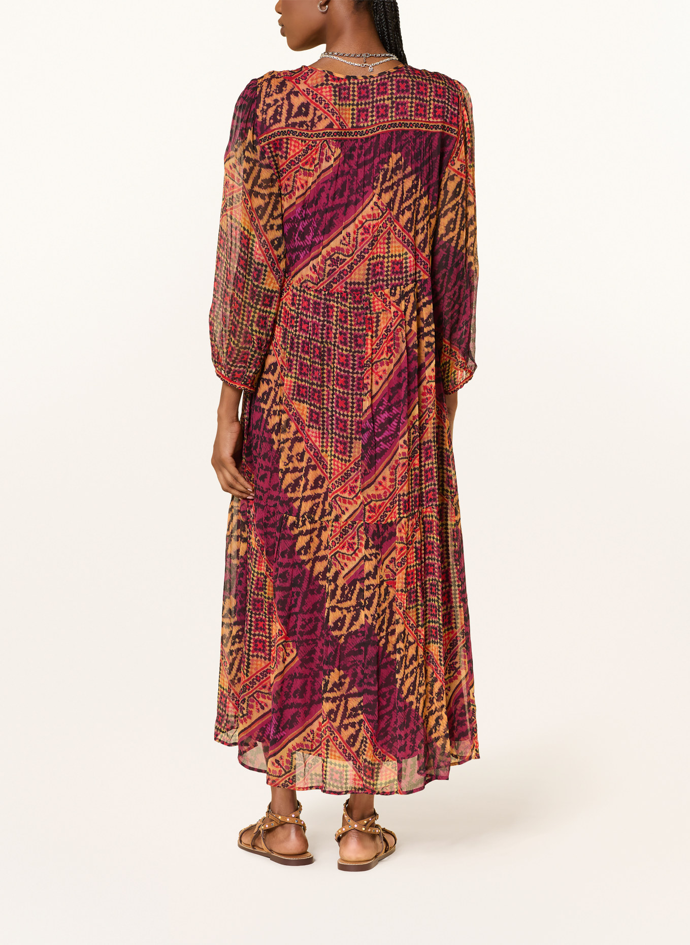 ba&sh Kleid ORIA mit Rüschen: DUNKELLILA / DUNKELROT / DUNKELORANGE