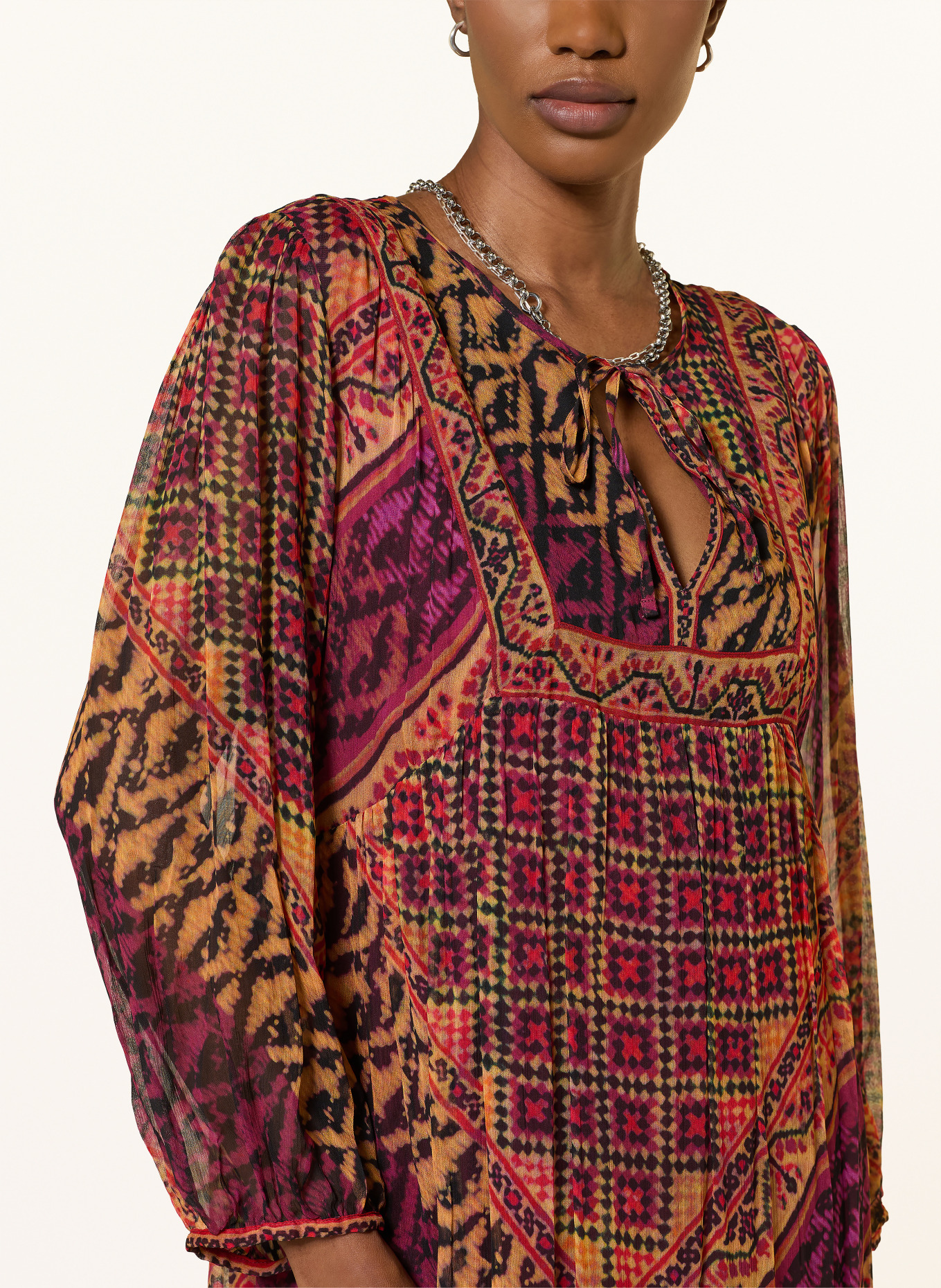 ba&sh Kleid ORIA mit Rüschen: DUNKELLILA / DUNKELROT / DUNKELORANGE