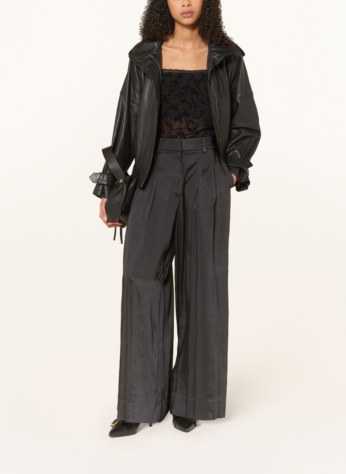 ALLSAINTS Marlenehose POPPY aus Satin: SCHWARZ