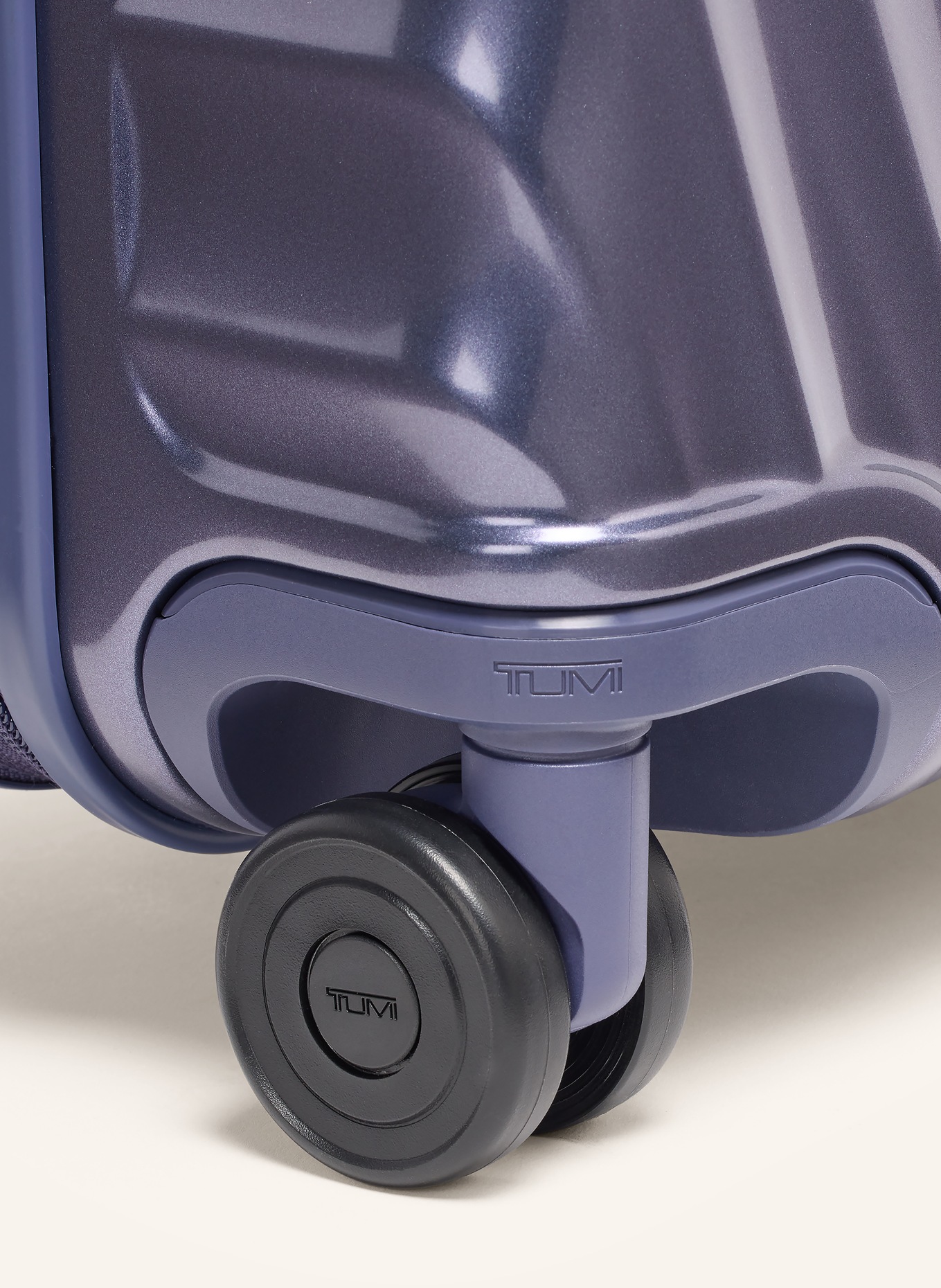 TUMI 19 DEGREE Trolley INTERNATIONAL EXPANDABLE CARRY-ON: DUNKELLILA