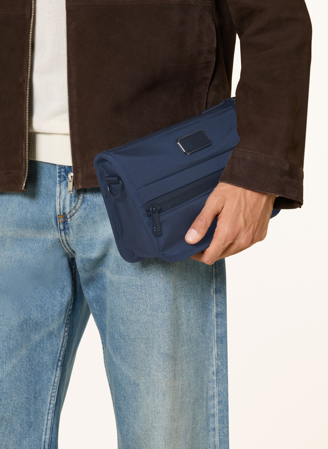 TUMI ALPHA schoudertas: DONKERBLAUW / ZWART