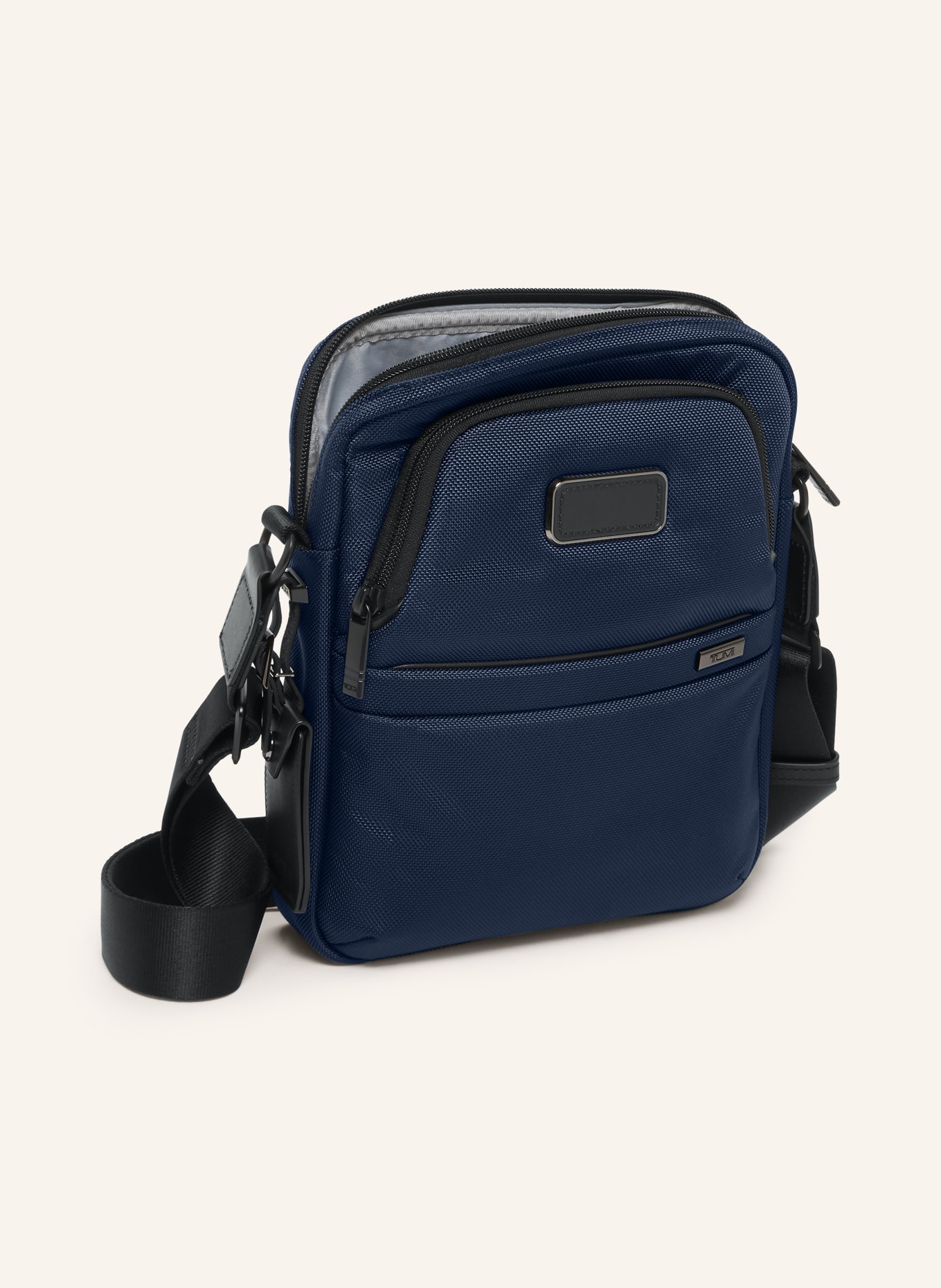 TUMI Sac à bandoulière ALPHA MEDIUM: BLEU FONCÉ / NOIR