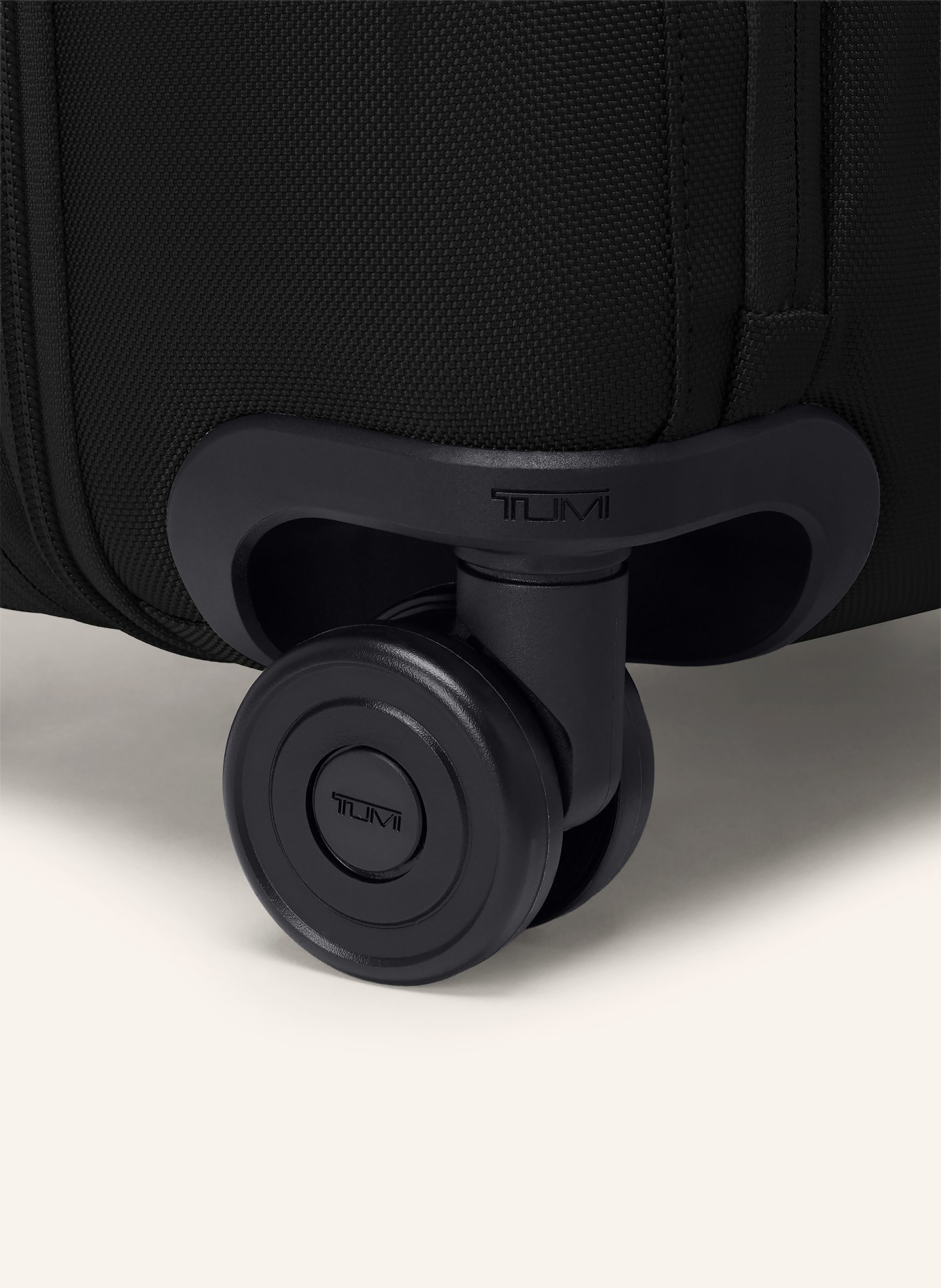 TUMI ALPHA Trolley LARGE DUAL ACCESS EXPANDABLE CARRY-ON: SCHWARZ