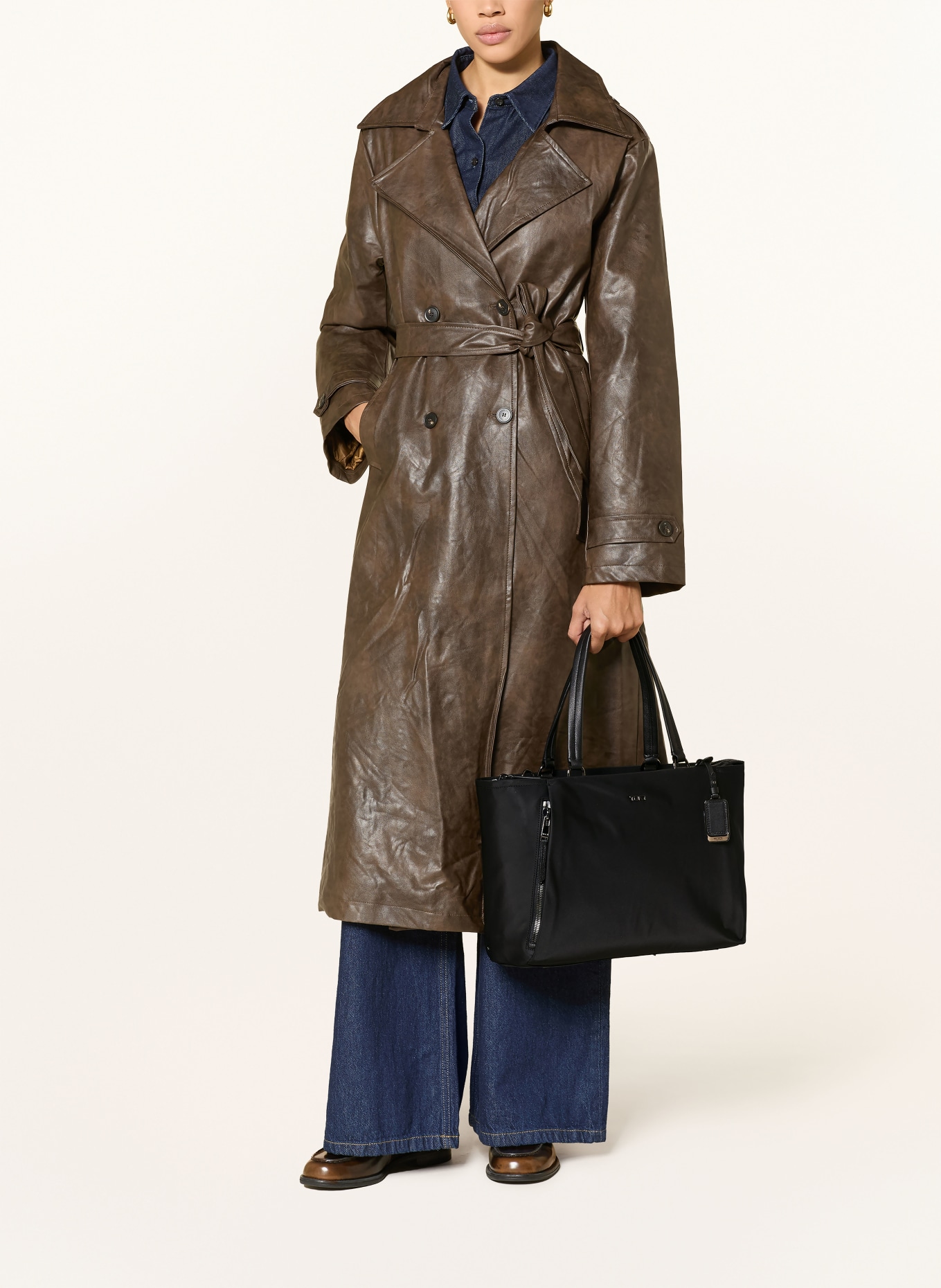 TUMI Sac cabas VOYAGEUR VALETTA MEDIUM: NOIR / PLATINE