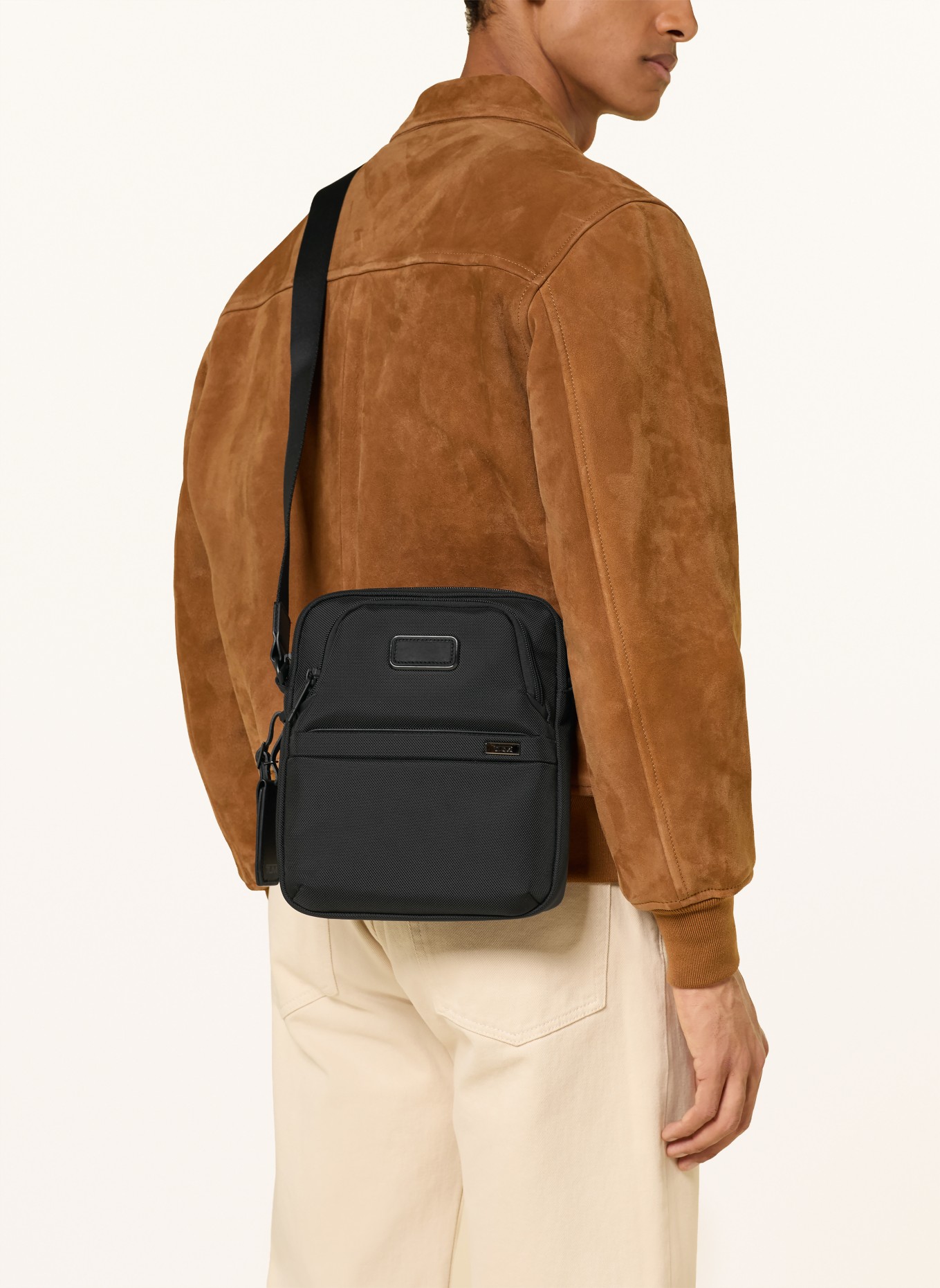 TUMI ALPHA Umhängetasche MEDIUM: SCHWARZ