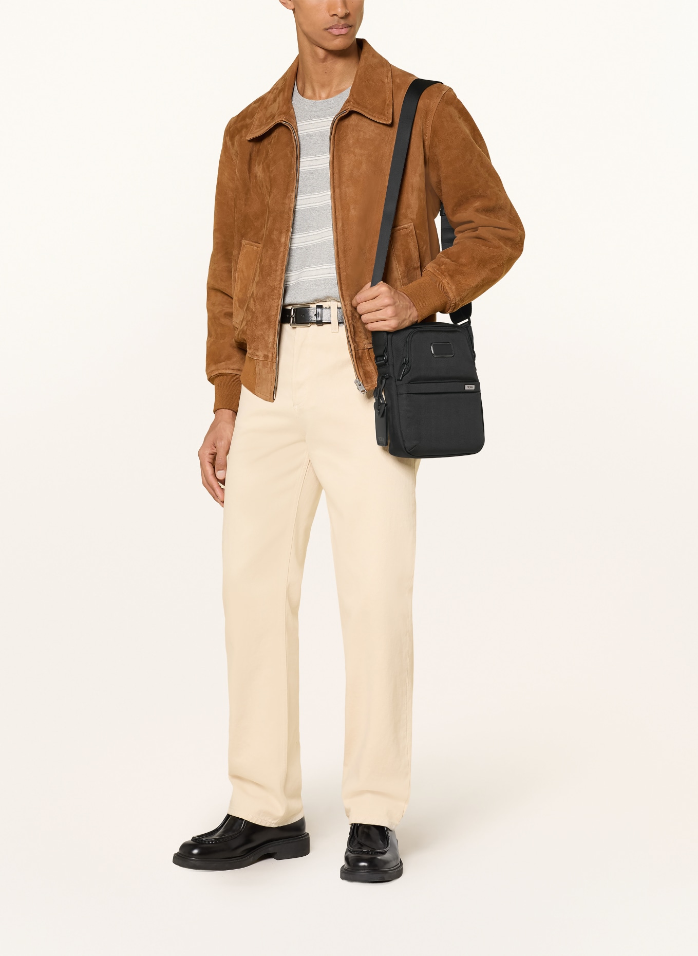 TUMI ALPHA Umhängetasche MEDIUM: SCHWARZ