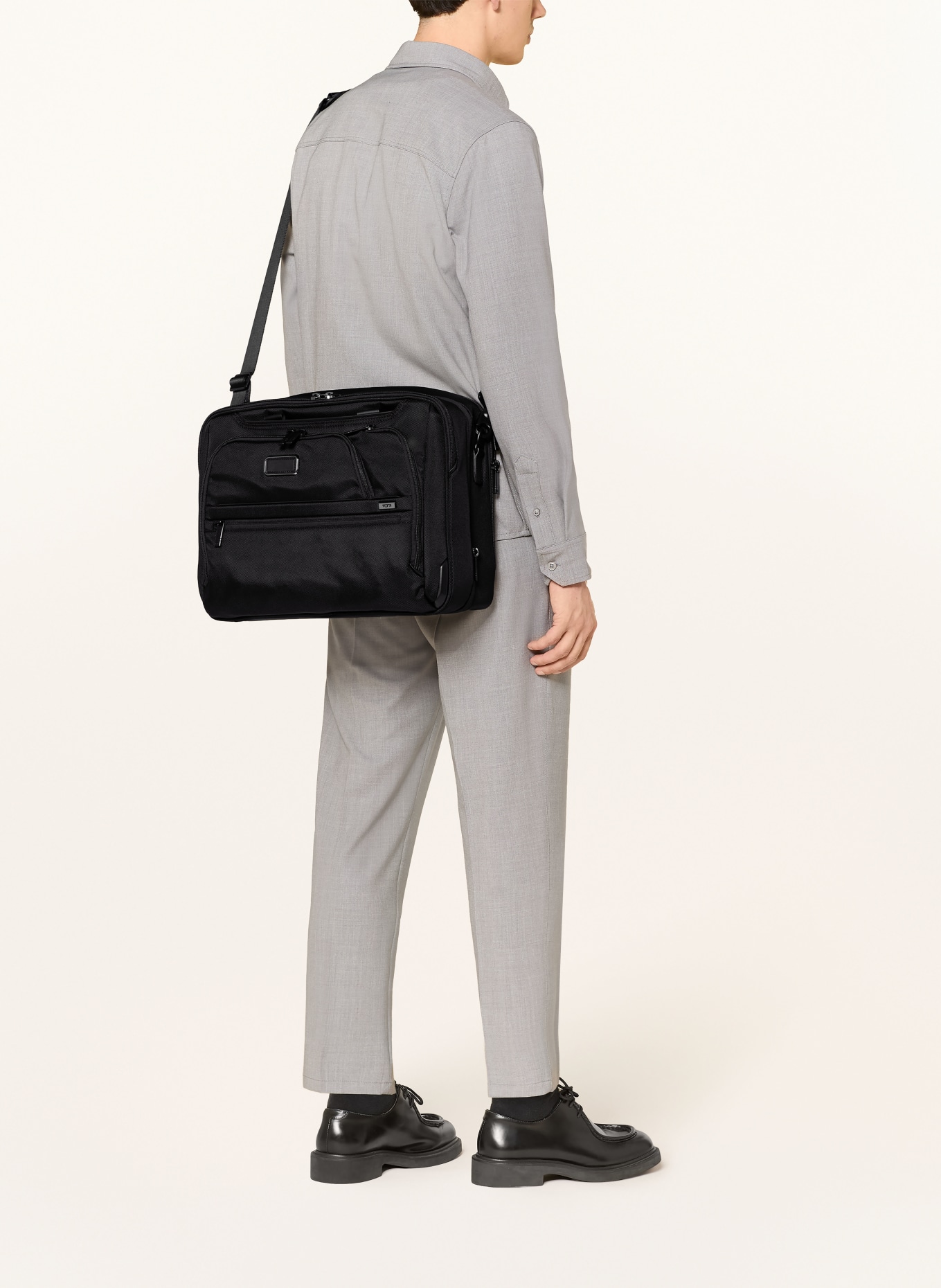 TUMI ALPHA laptoptas MEDIUM EXPANDABLE: ZWART