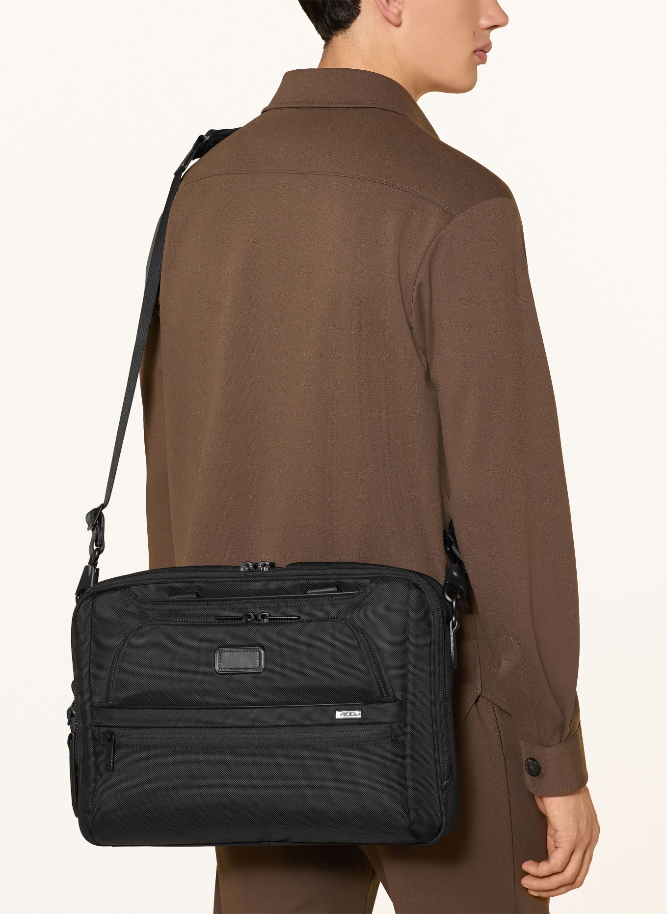 TUMI ALPHA laptoptas MEDIUM: ZWART