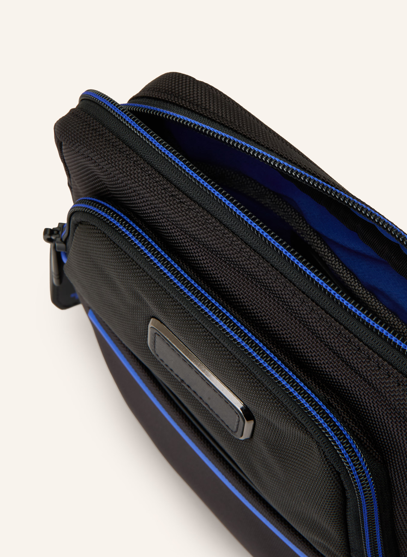 TUMI ALPHA Umhängetasche MEDIUM: SCHWARZ / BLAU