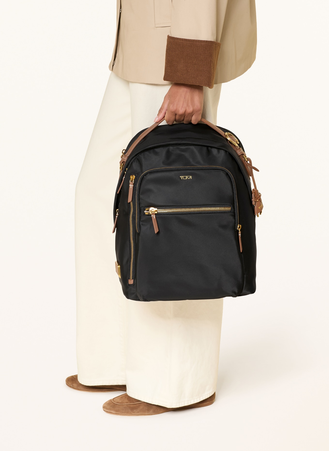 TUMI Sac à dos VOYAGEUR HALSEY avec compartiment pour ordinateur portable: NOIR / OR / MARRON